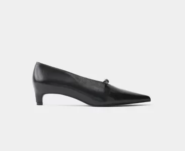 ЛОДОЧКИ С РЕМЕШКОМ, Polished black, Туфли 24114-04-01
ЛОДОЧКИ С РЕМЕШКОМ, Polished black, Туфли 24114-04-01