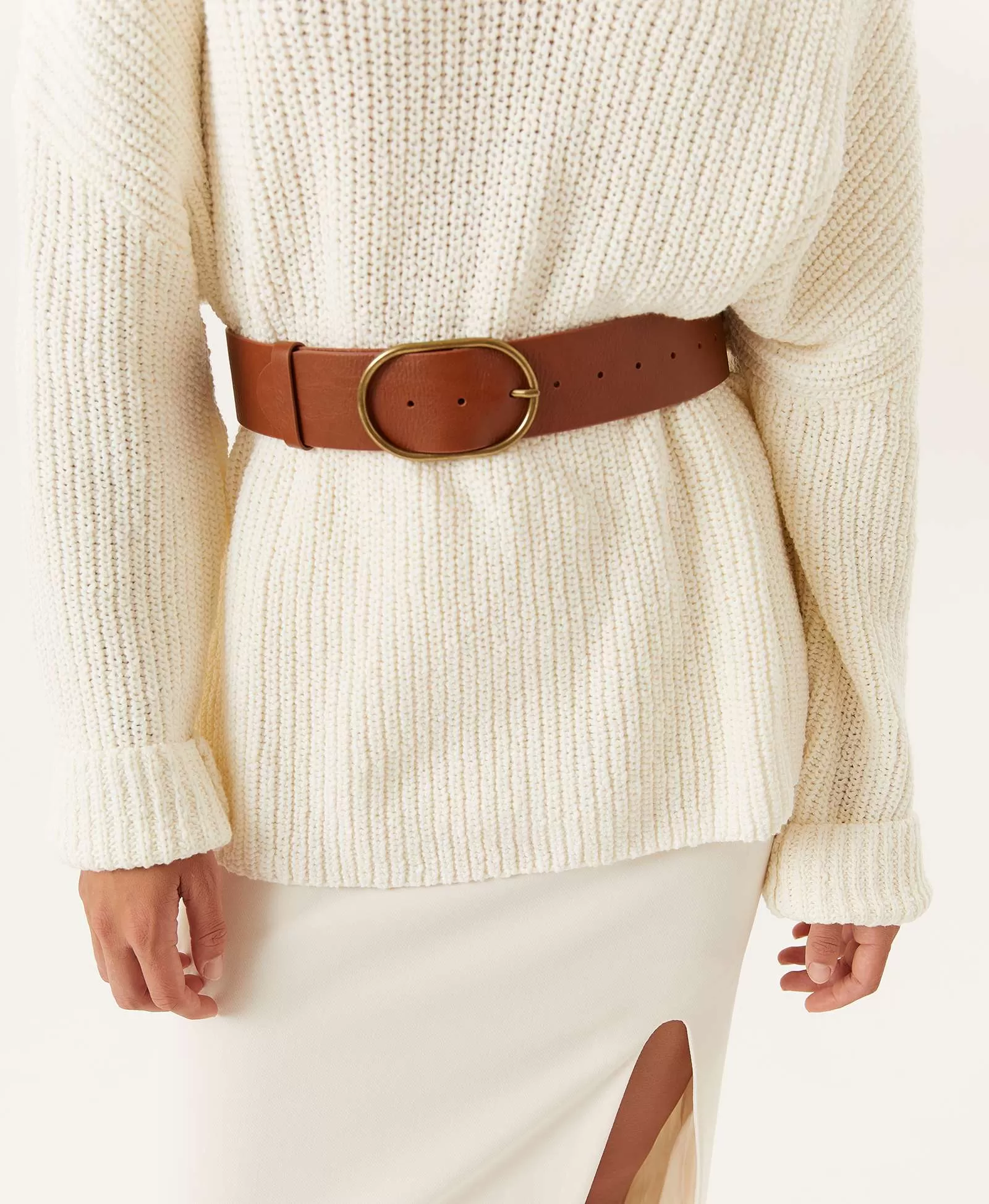 Ремень с овальной пряжкой. Вид 1