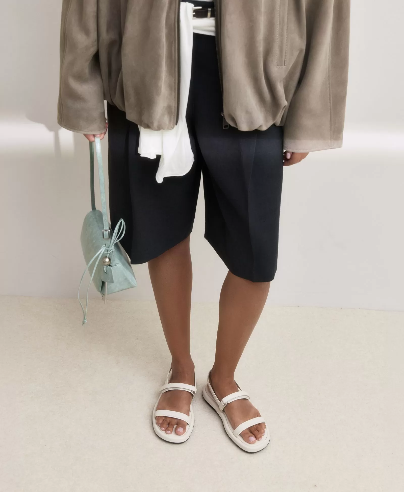 Сандалии на широких ремнях. Вид 1