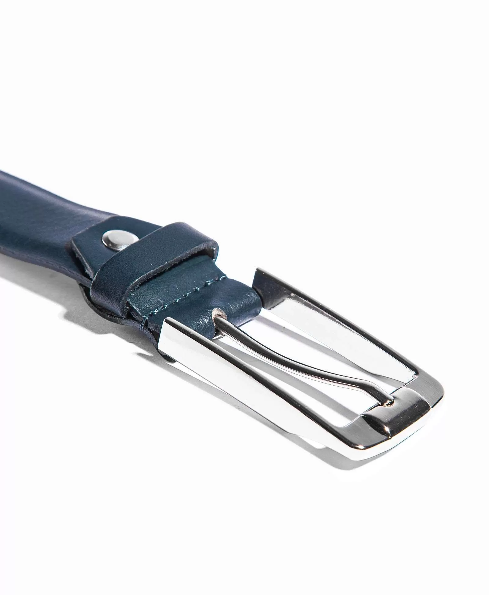 Ремень с лаконичной пряжкой. Вид 1