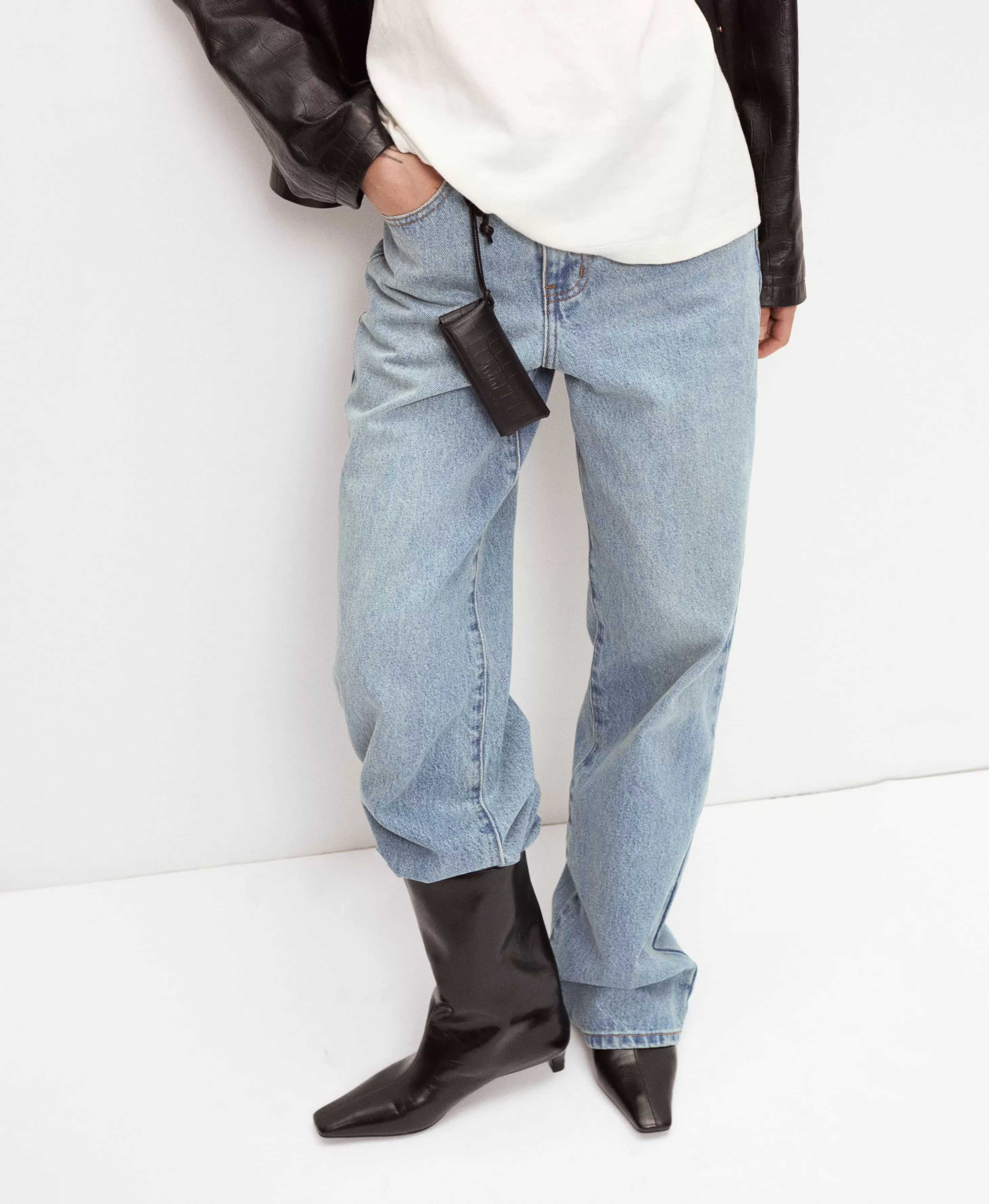 Кейс на длинном шнуре. Вид 1