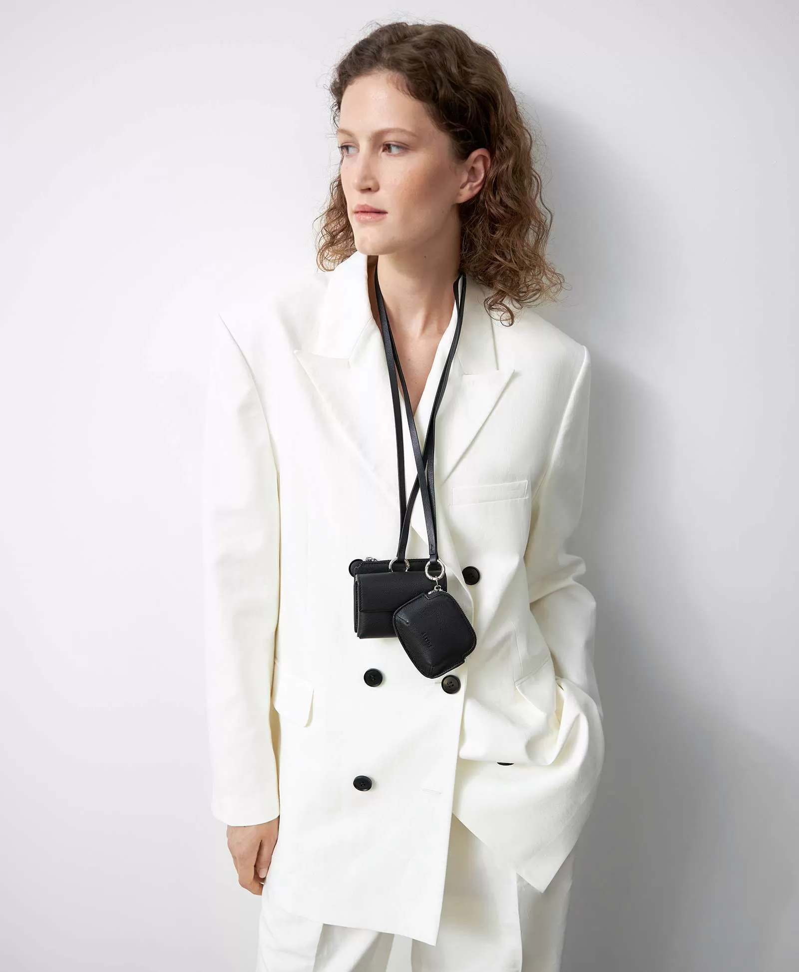 Мини-портмоне на длинном шнуре. Вид 1