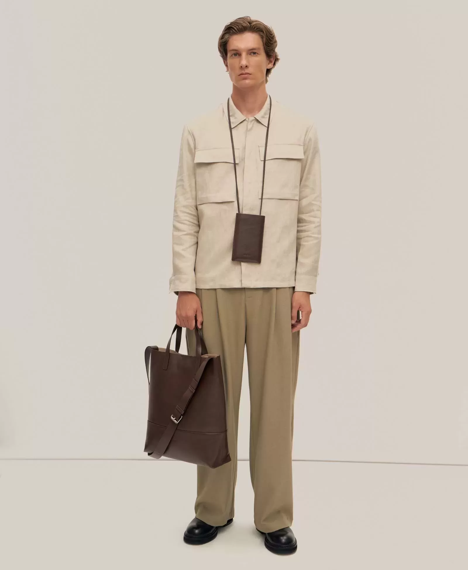 Чехол для телефона на ремешке. Вид 1