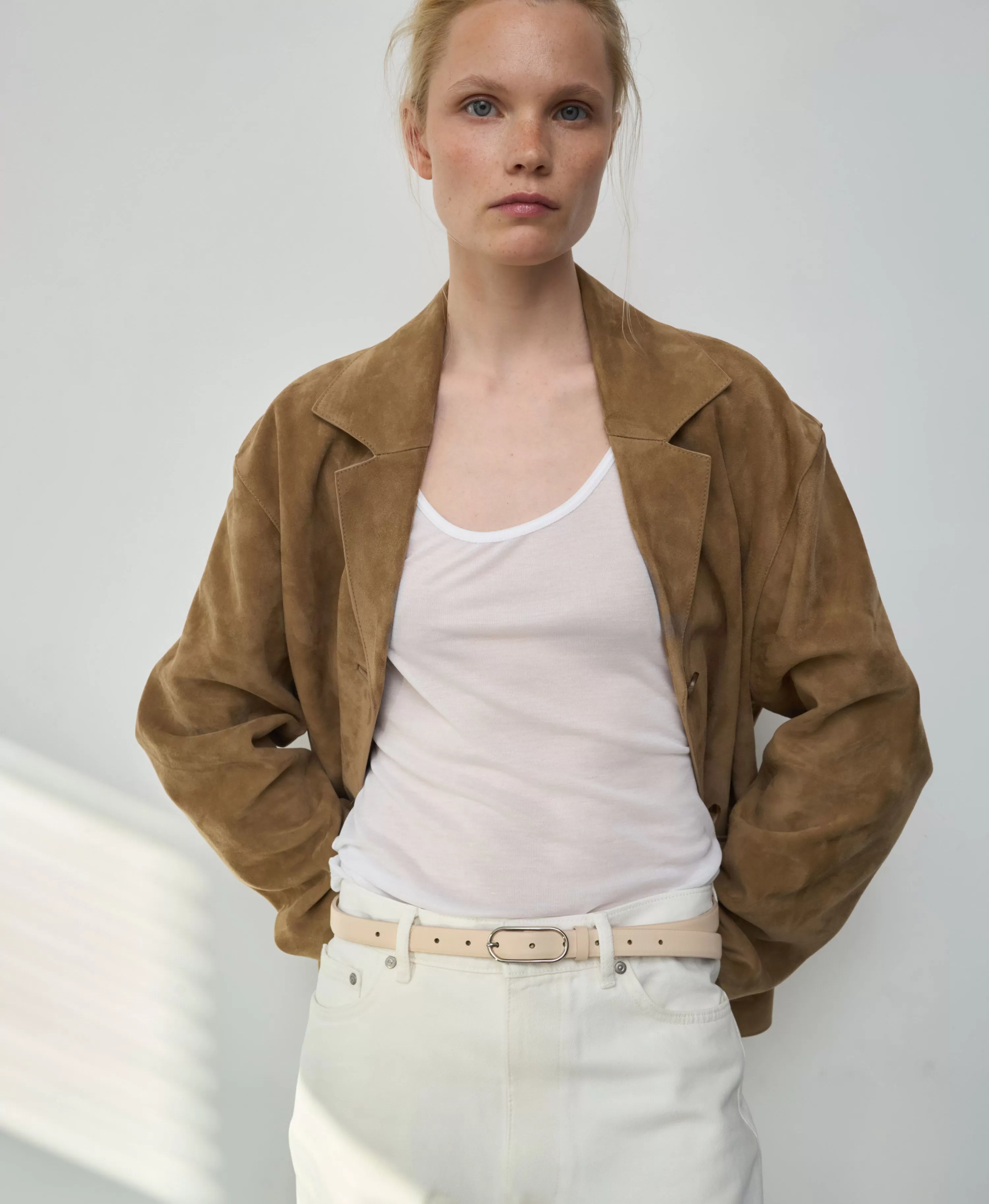 Узкий ремень с овальной пряжкой. Вид 1