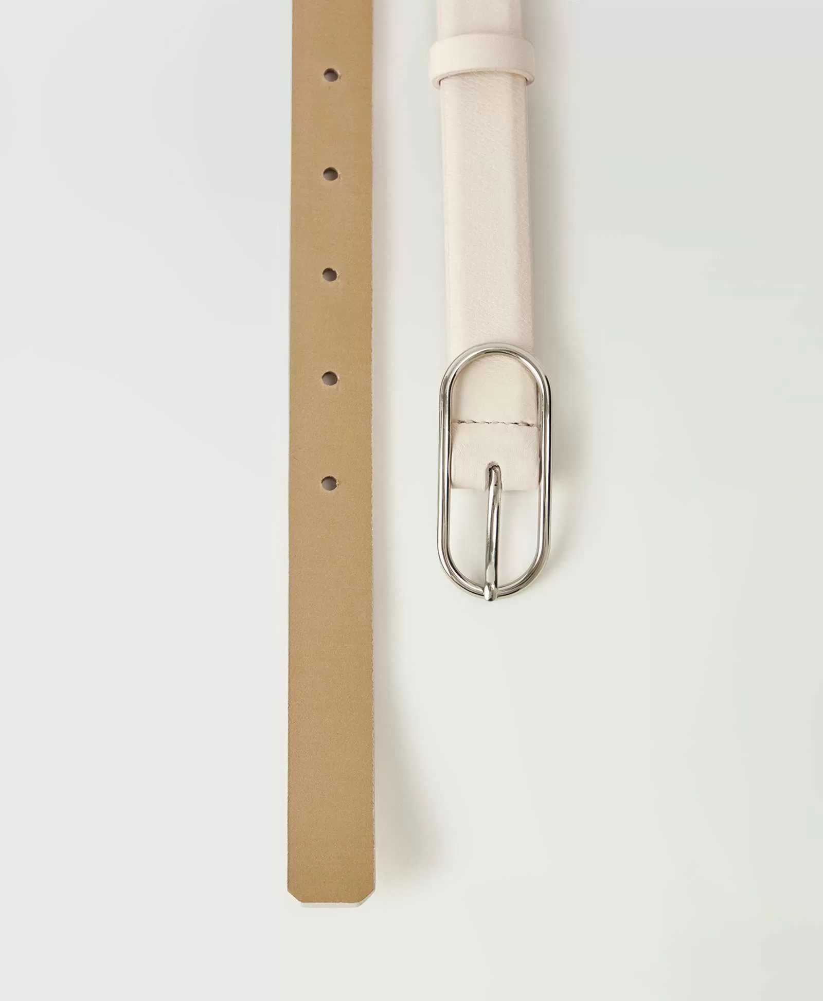 Узкий ремень с овальной пряжкой. Вид 1