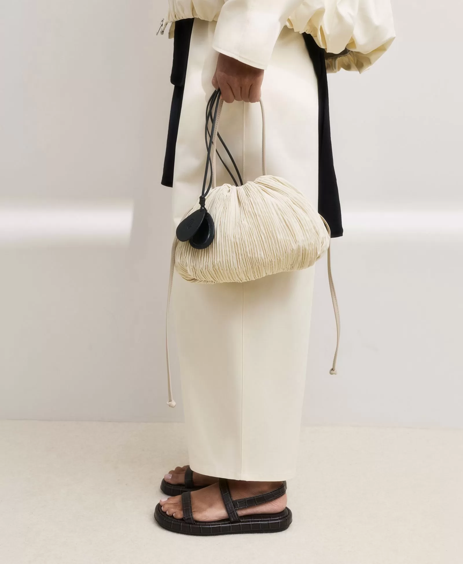 Сандалии на широких ремнях. Вид 1