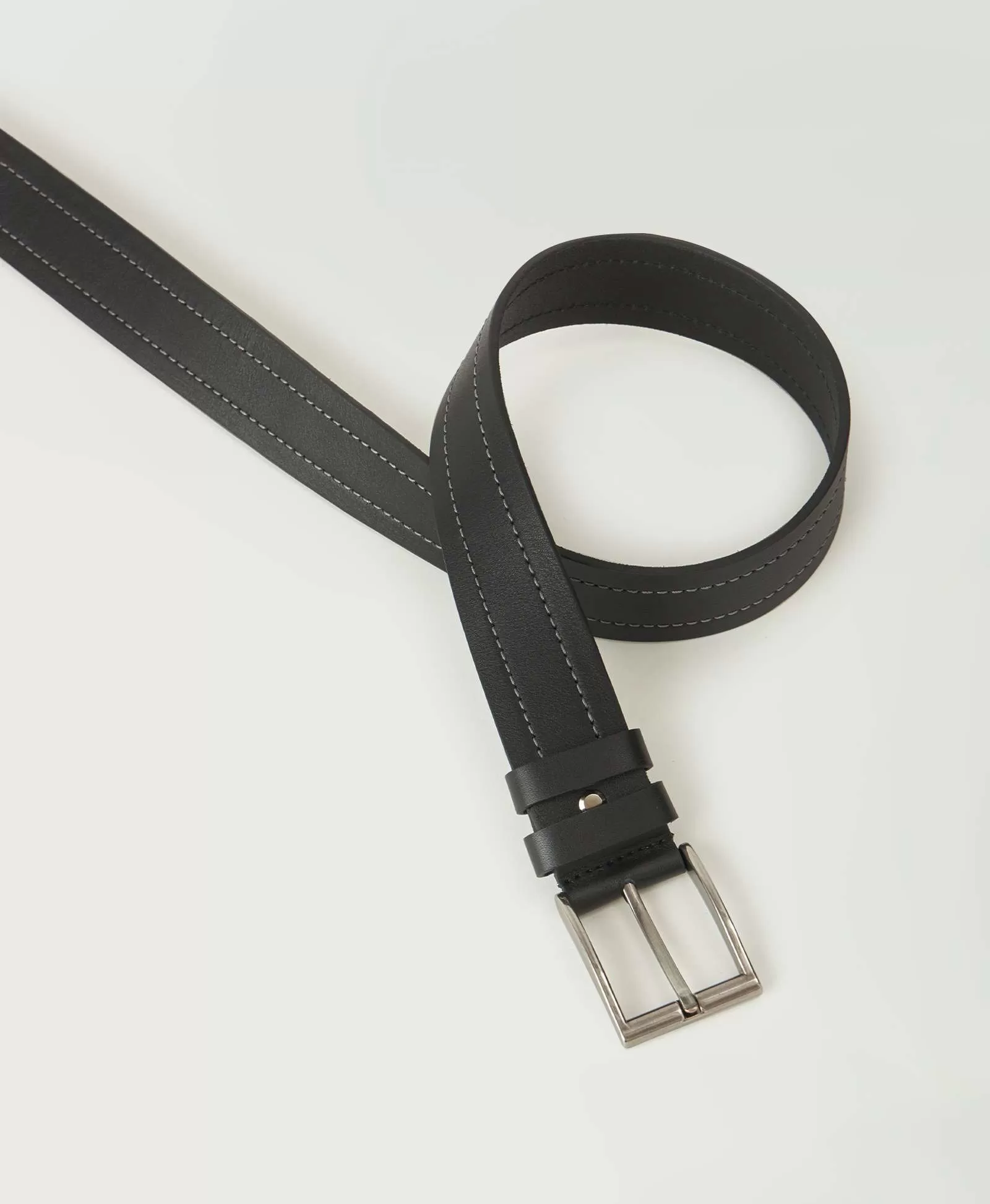 Ремень с двойной контрастной строчкой. Вид 1