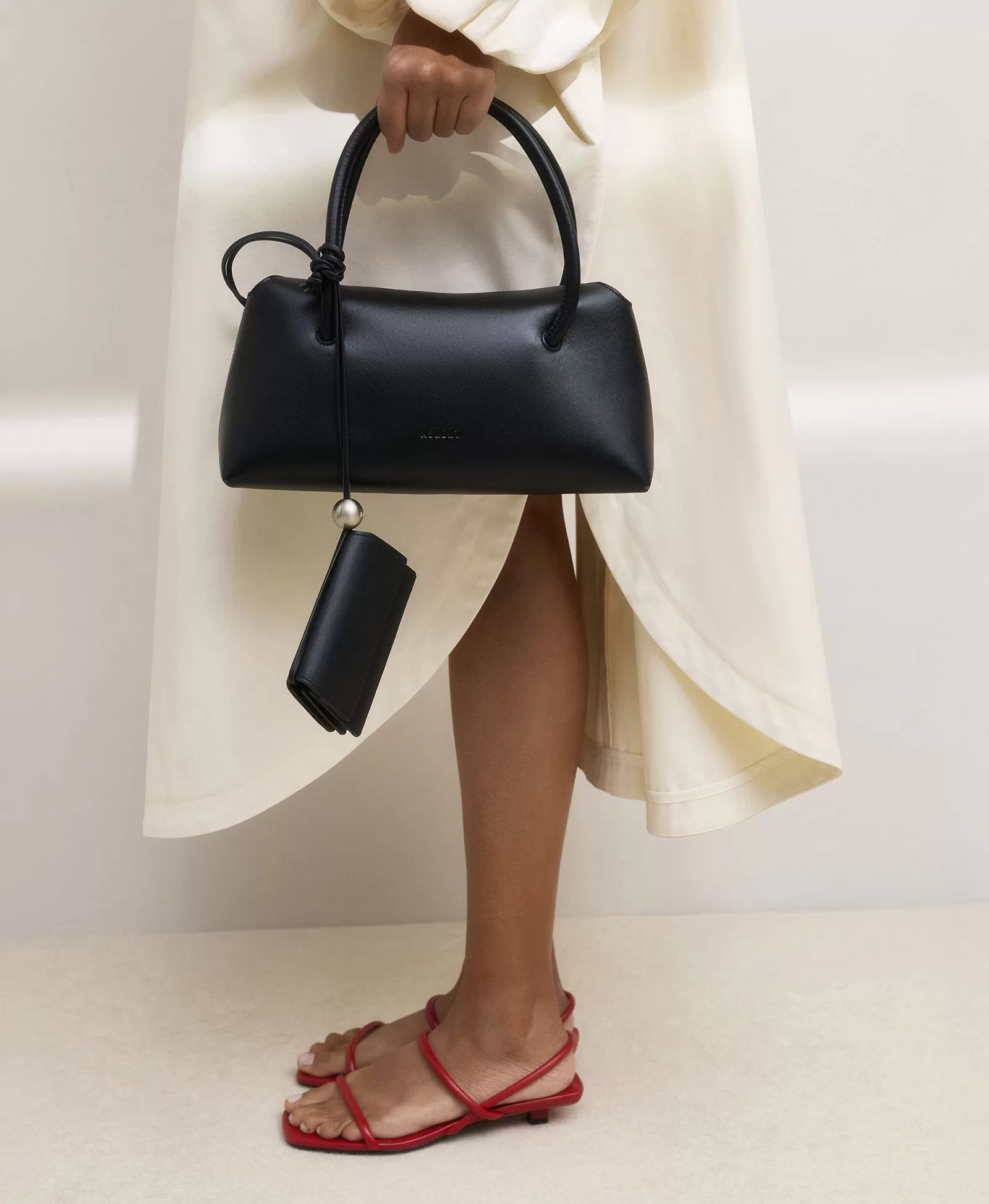 Босоножки с тонкими ремешками . Вид 1