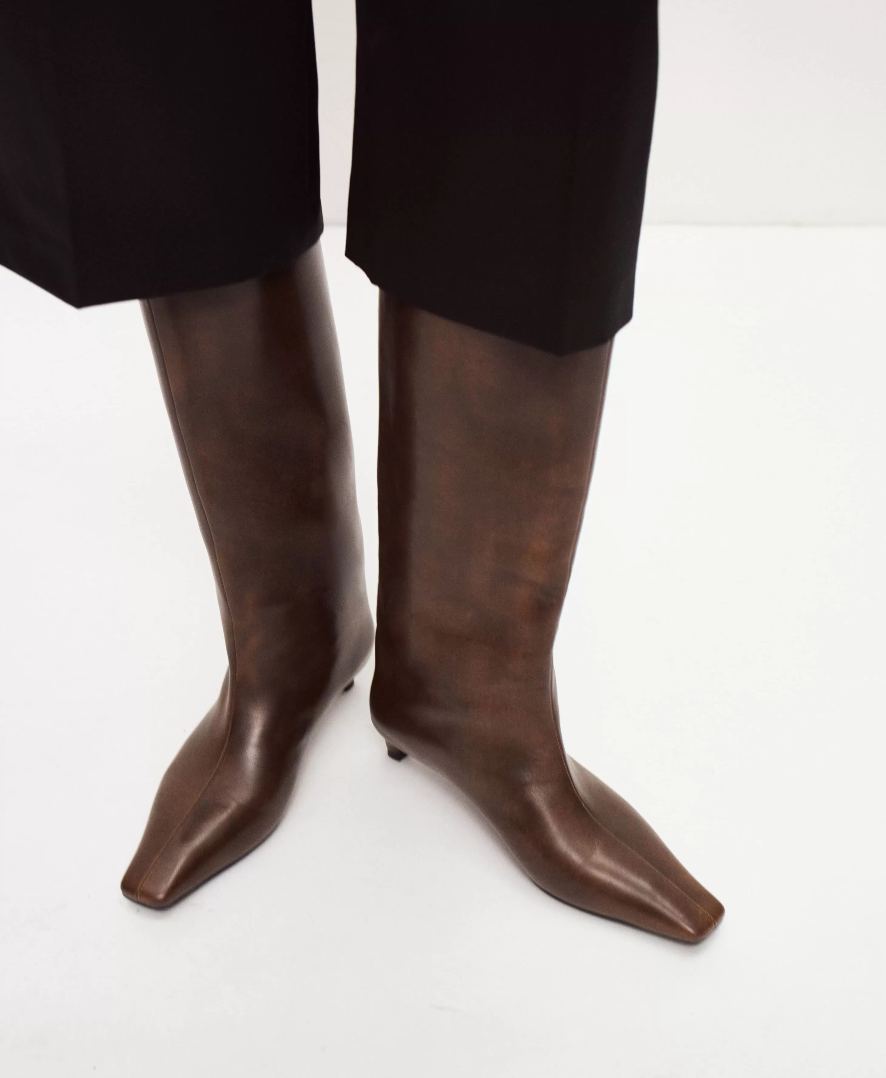 Сапоги из кожи с финишем. Вид 1