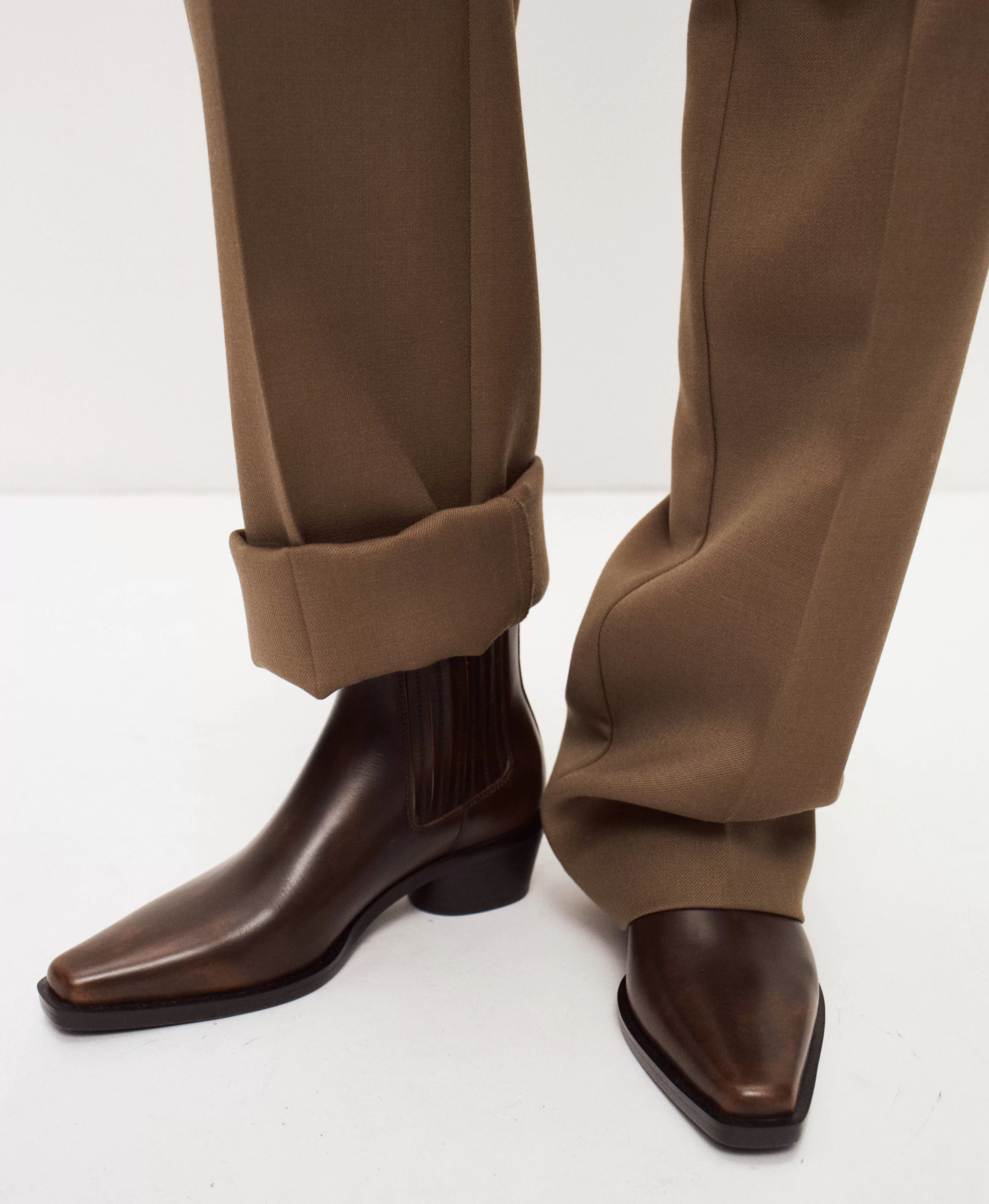 Казаки из кожи с финишем. Вид 1