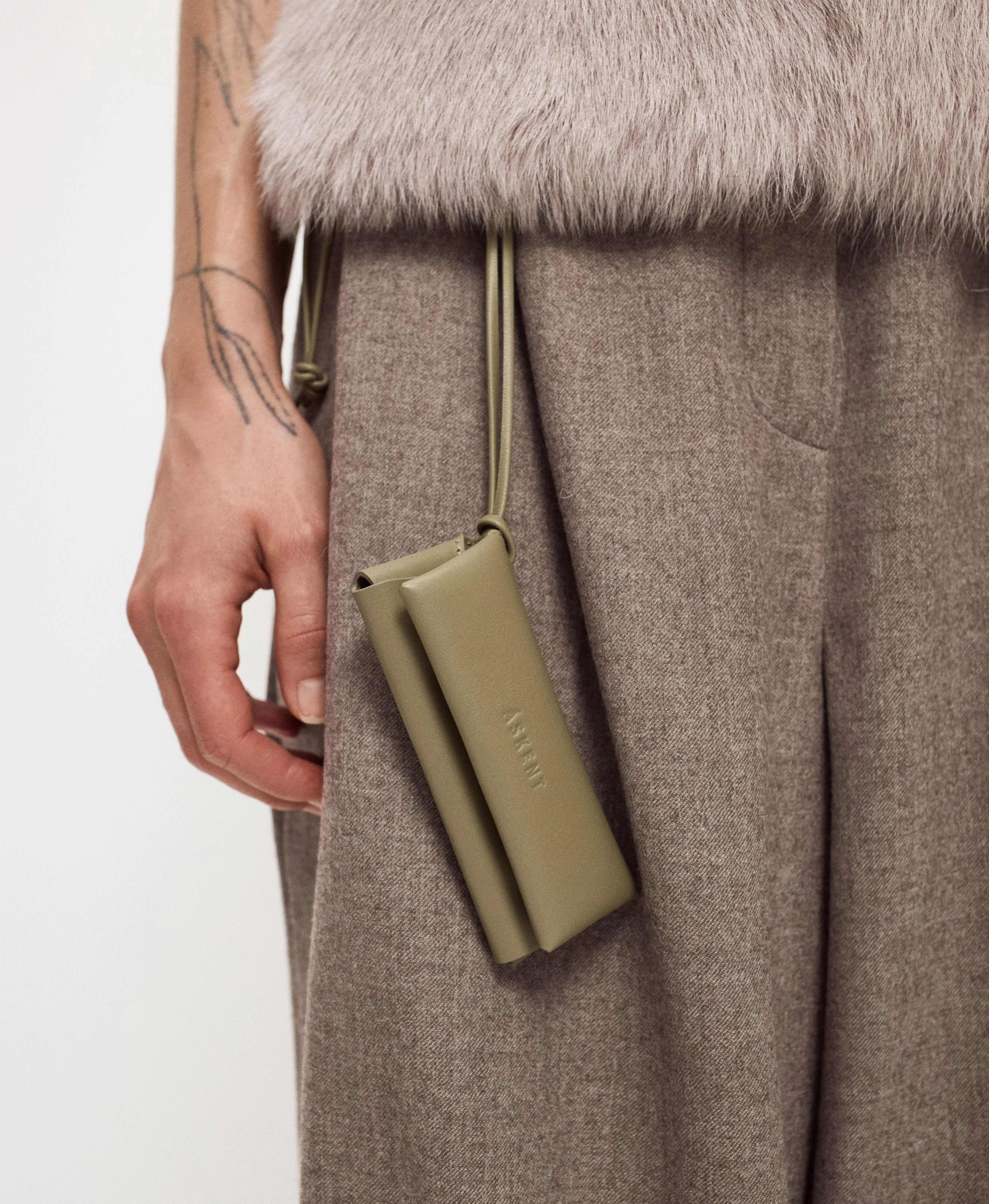 Кейс на длинном шнуре. Вид 1