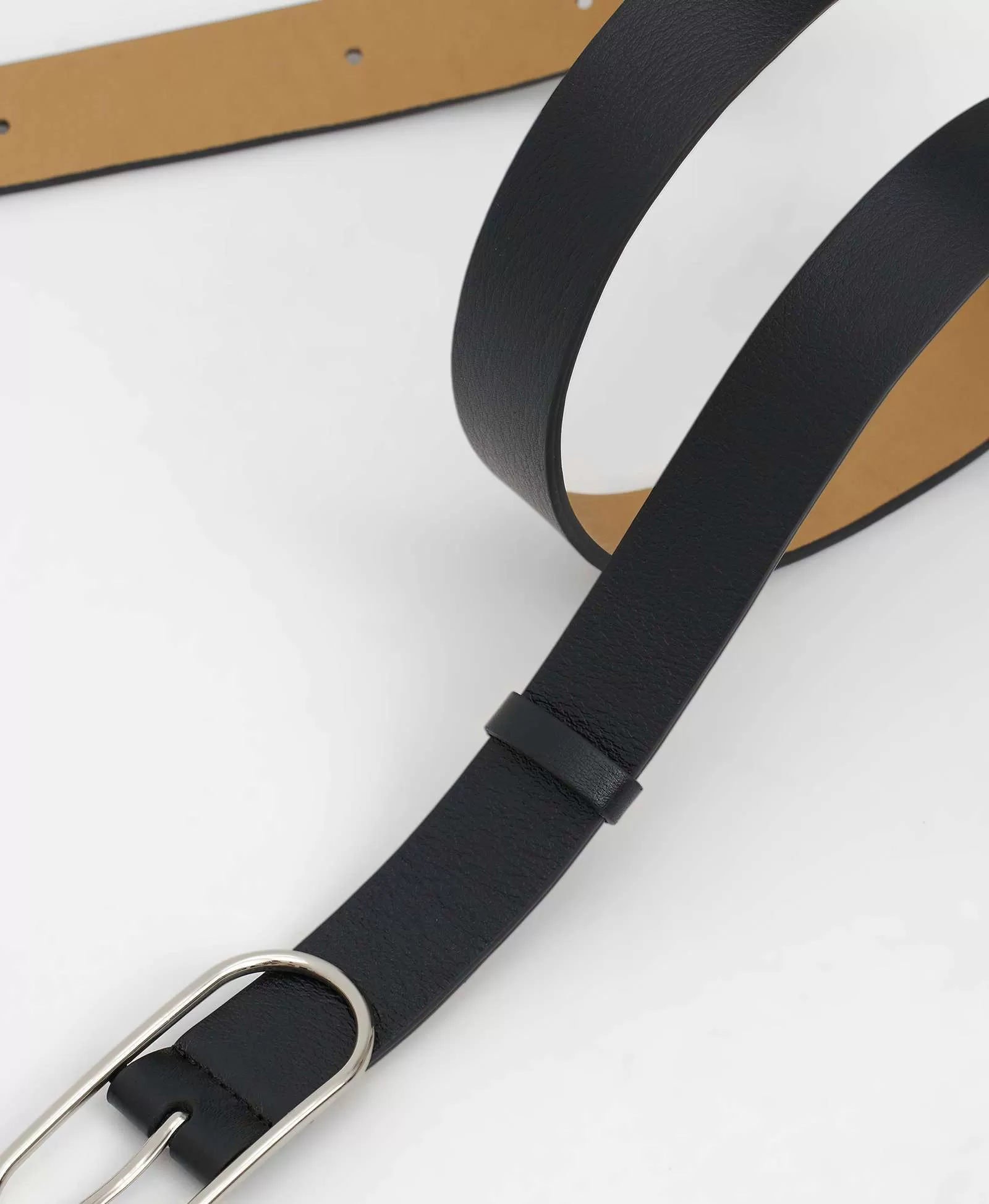 Стандартный ремень с овальной пряжкой. Вид 1