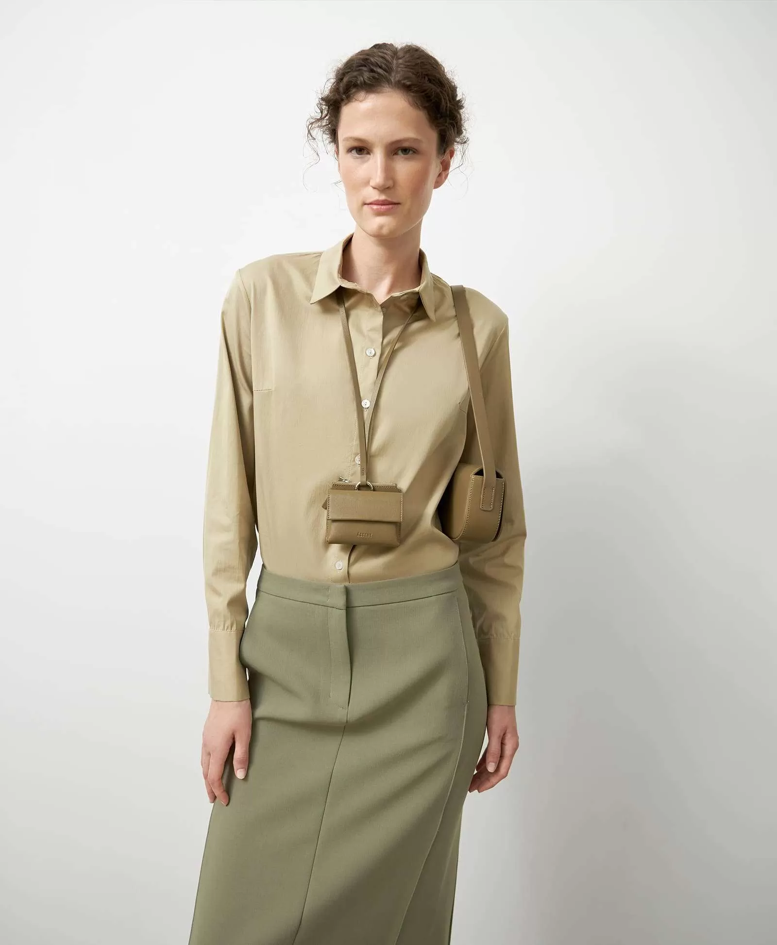 Мини-портмоне на длинном шнуре. Вид 1