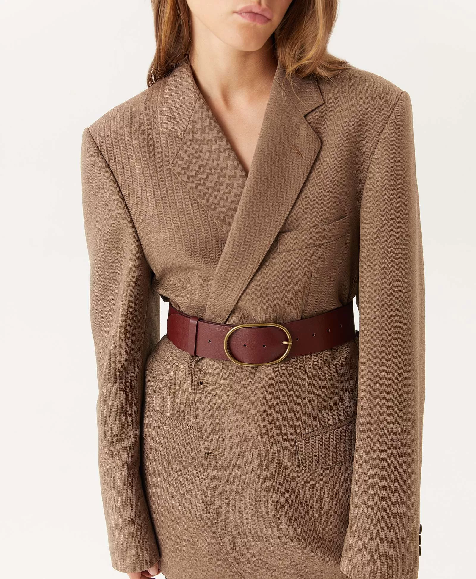 Ремень с овальной пряжкой. Вид 1