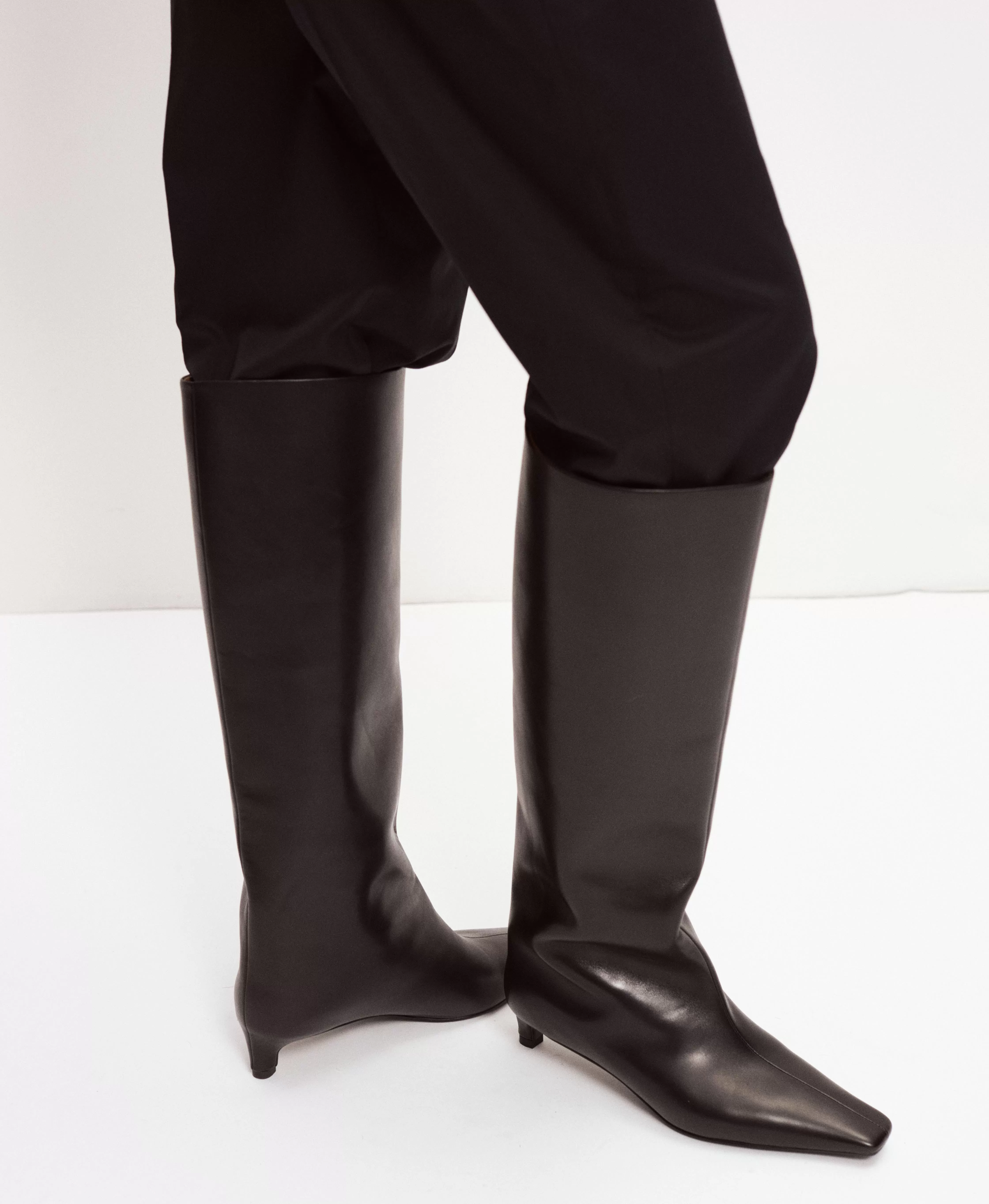 Сапоги из гладкой кожи. Вид 1