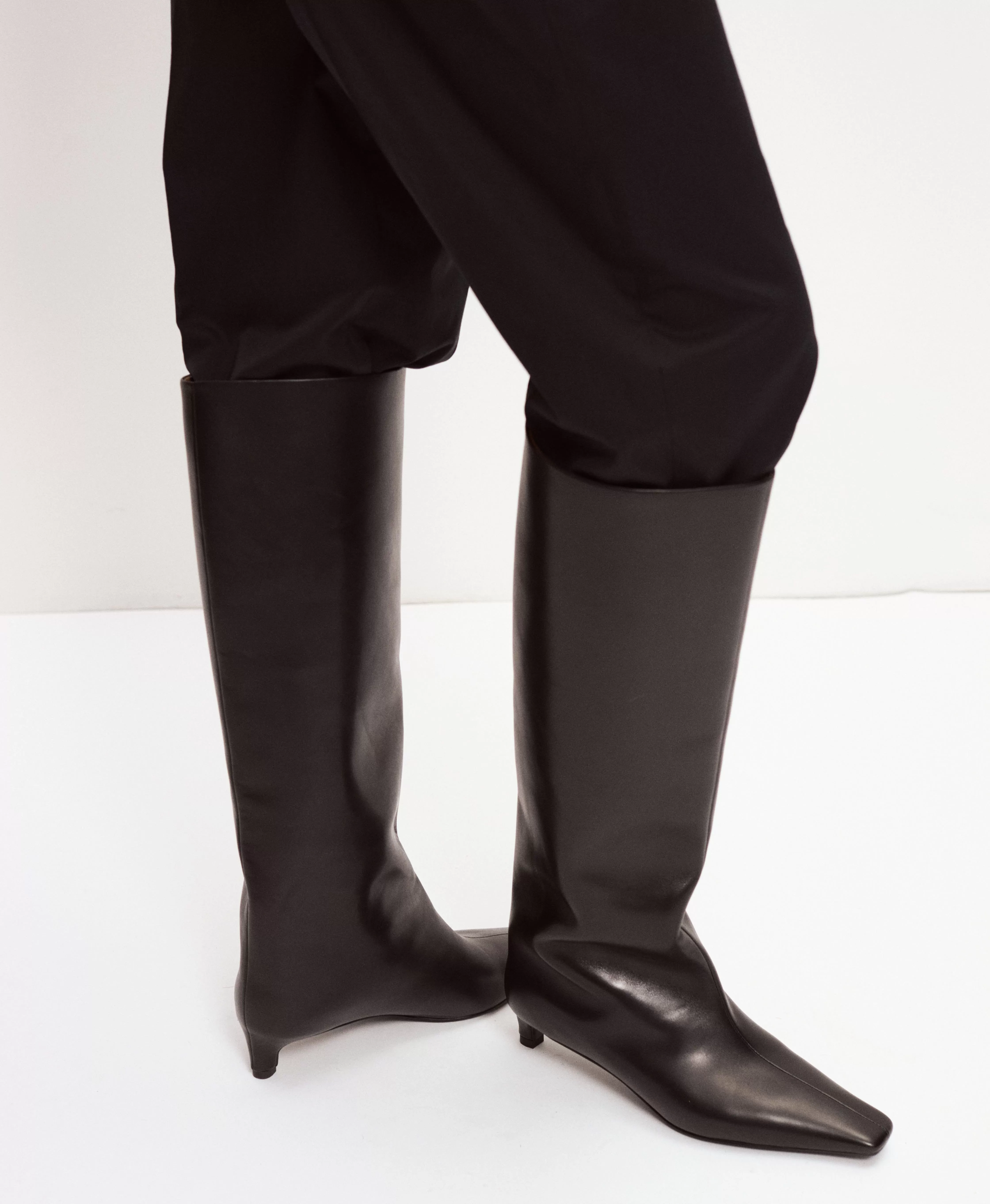 Сапоги из гладкой кожи. Вид 1