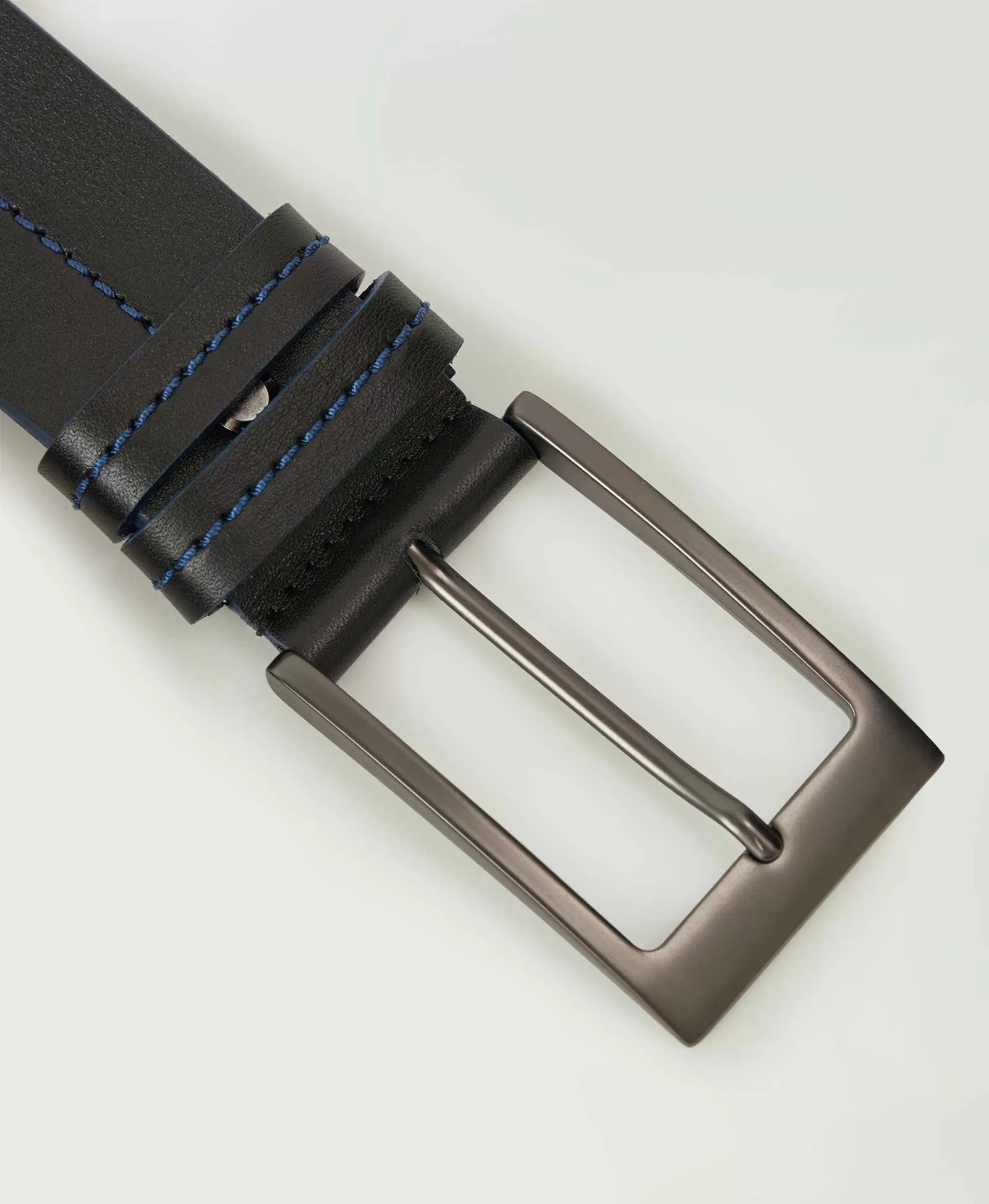 Ремень с синим декором. Вид 1