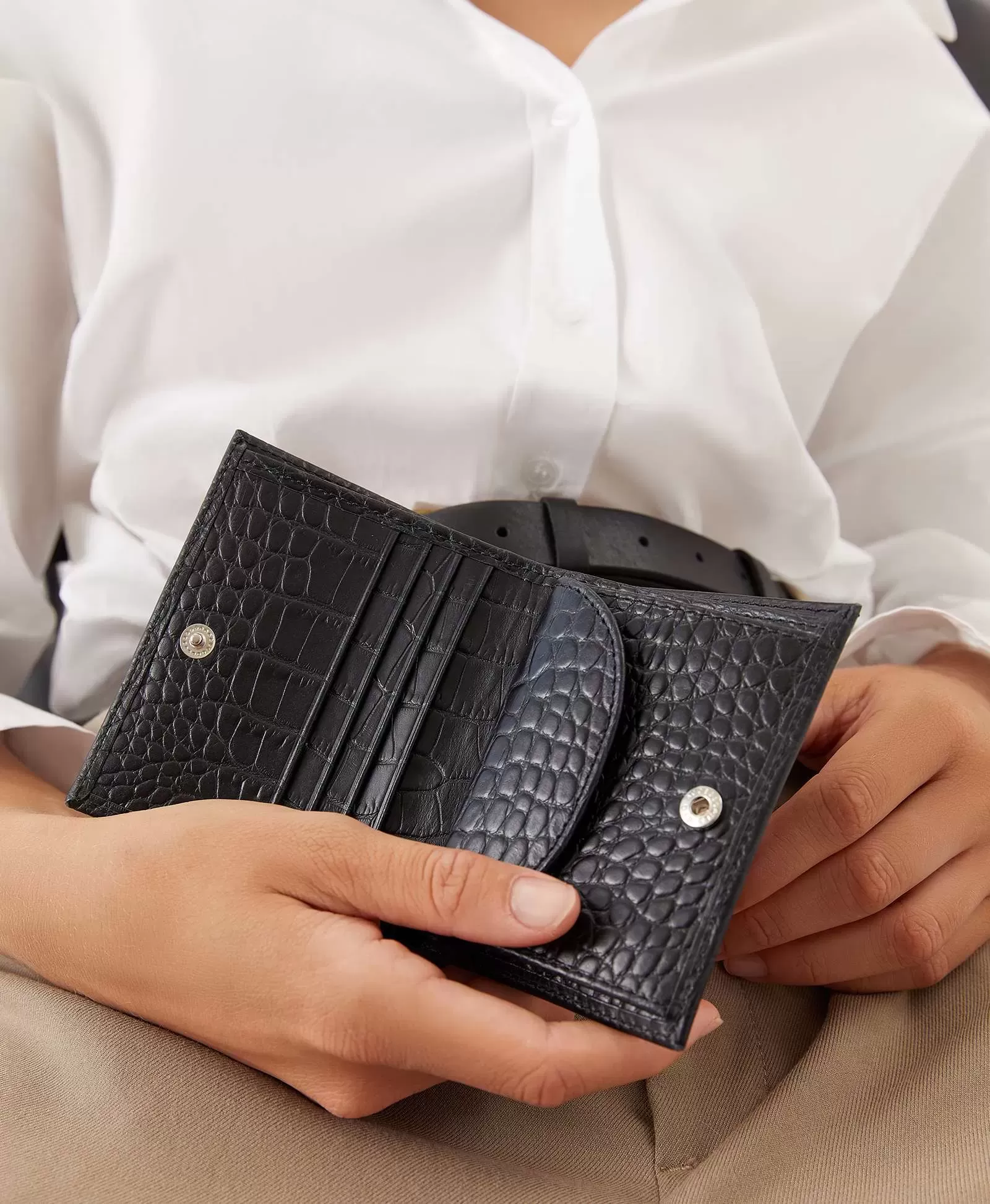 Компактный кошелек на кнопке. Вид 1