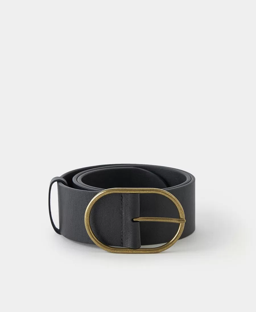 Ремень с овальной пряжкой. Вид 1