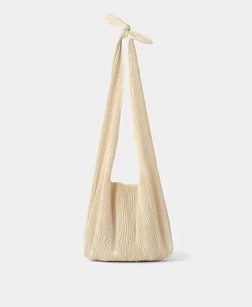 Сумка хобо из гофрированного текстиля