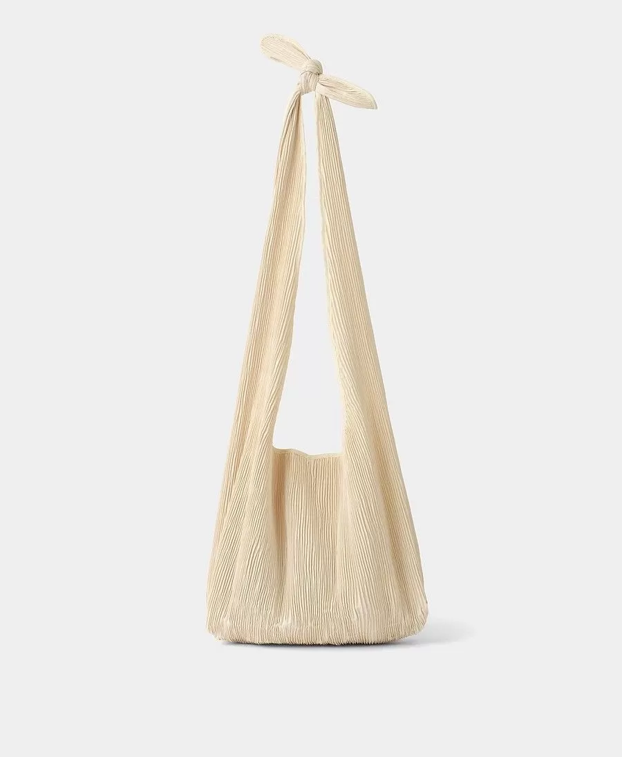 СУМКА ХОБО ИЗ ГОФРИРОВАННОГО ТЕКСТИЛЯ. Вид 1