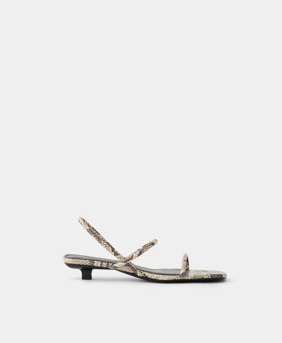 Босоножки с тонкими ремешками. Вид 1