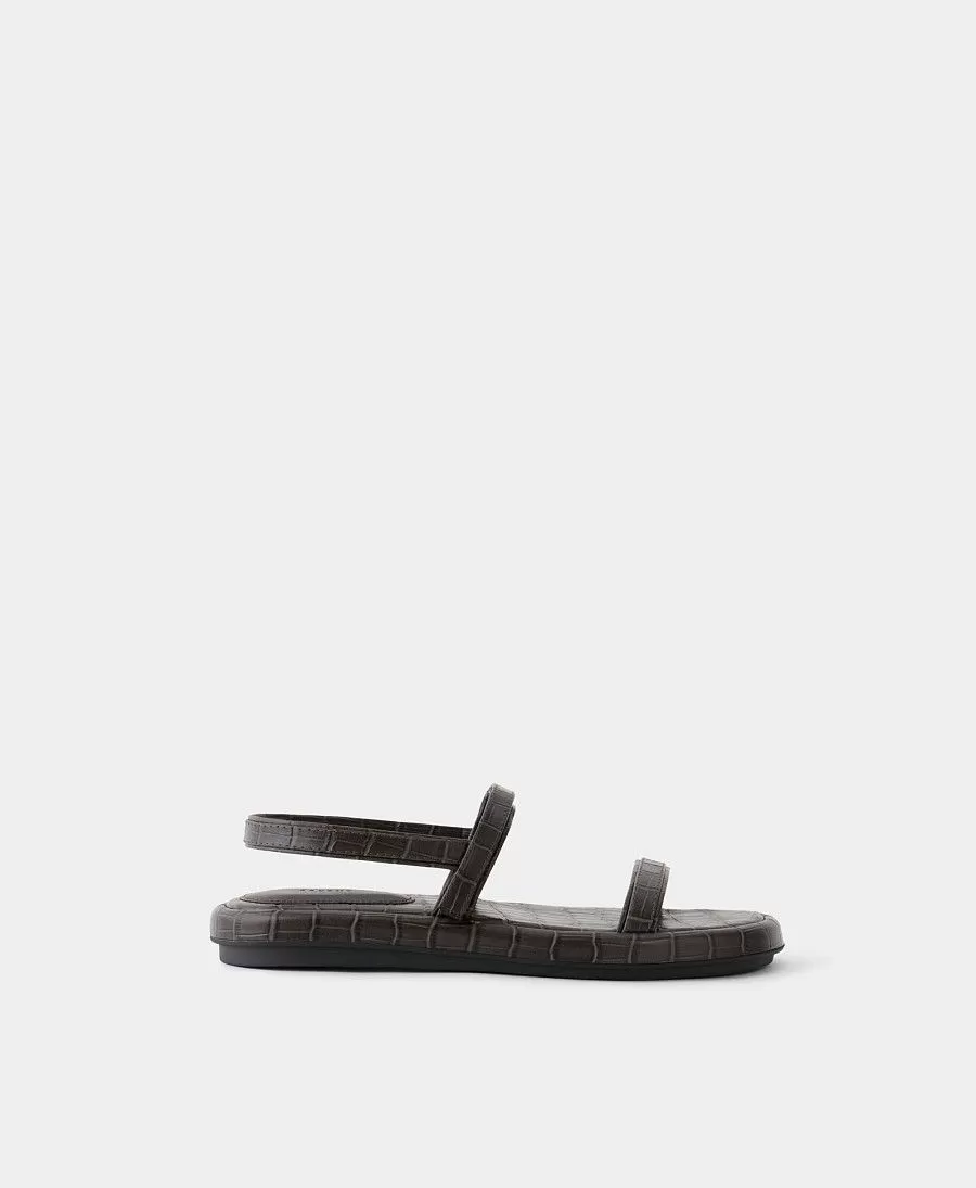 Сандалии на широких ремнях. Вид 1