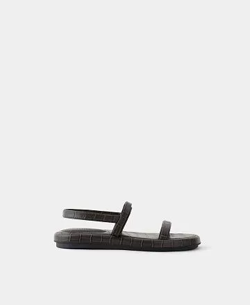 Сандалии на широких ремнях