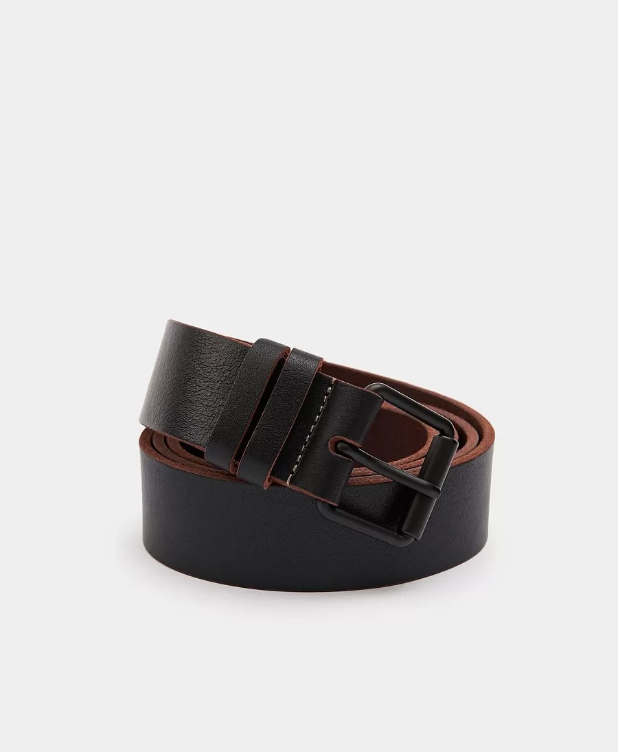 Ремень с черной пряжкой. Вид 1
