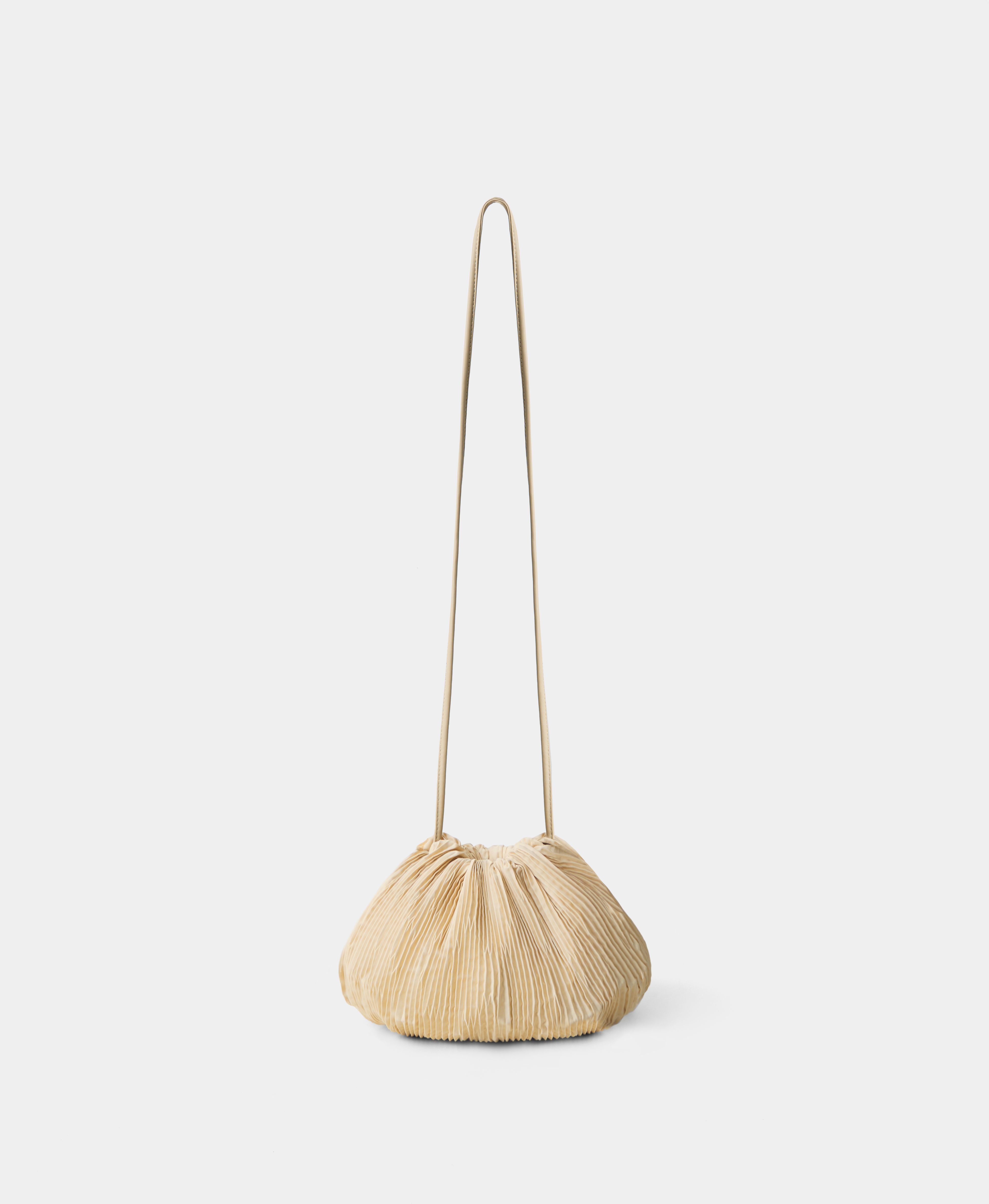СУМКА КИСЕТ ИЗ ГОФРИРОВАННОГО ТЕКСТИЛЯ. Цвет: beige. Вид 1