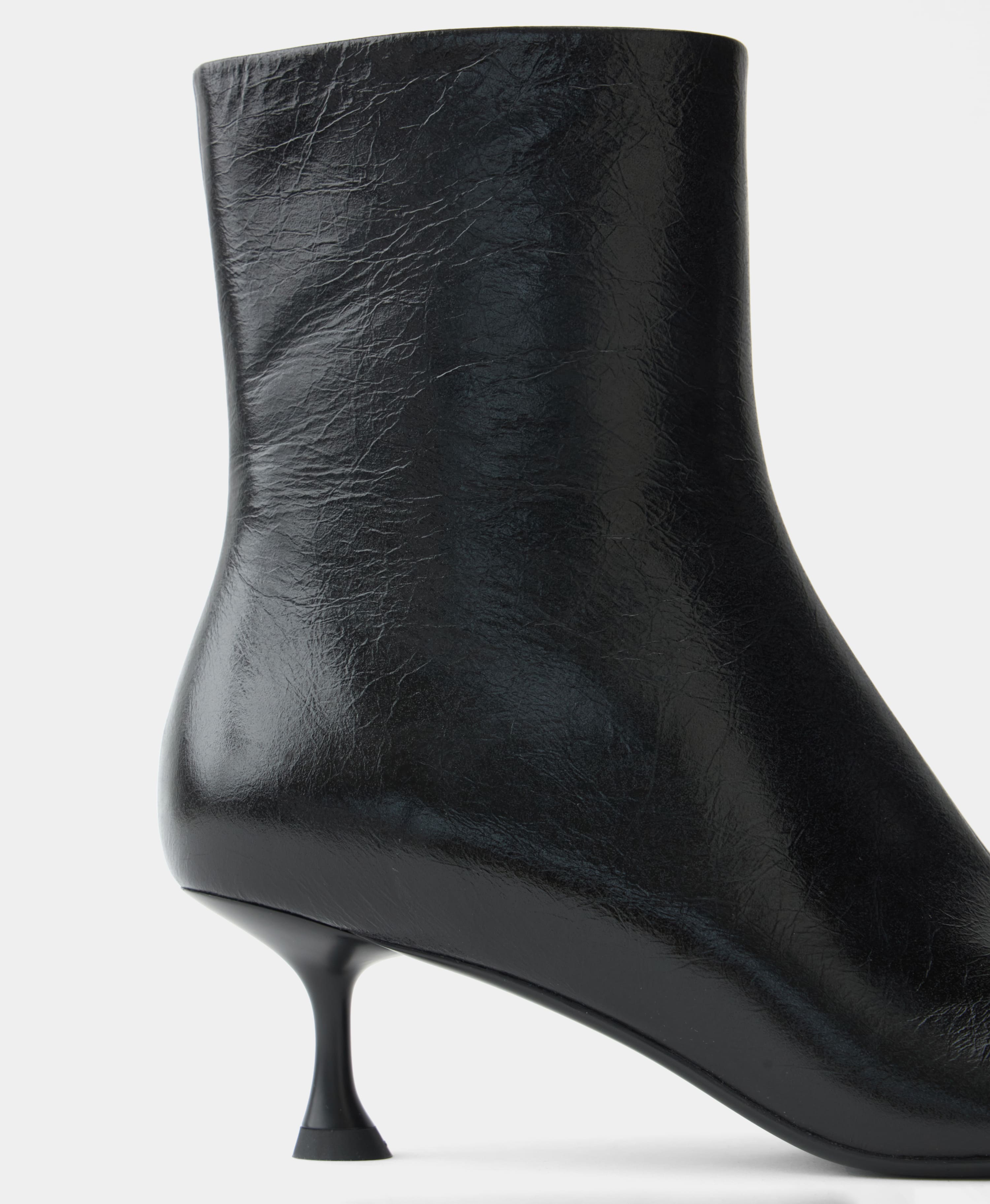 Ботильоны из глянцевой кожи. Цвет: polished black. Вид 8