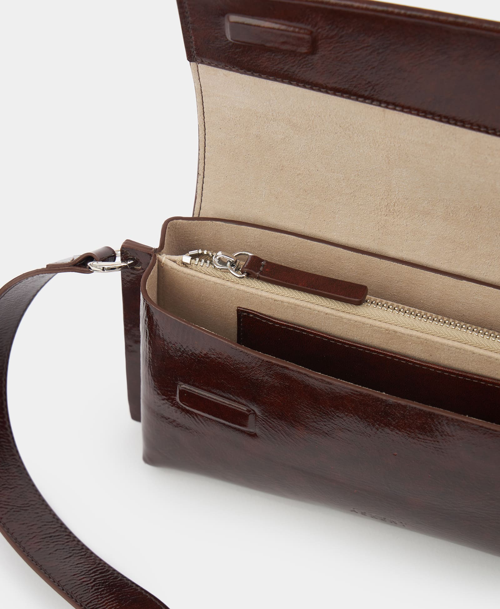 Мини кросс-боди на широком ремне. Цвет: polished redwood. Вид 5
