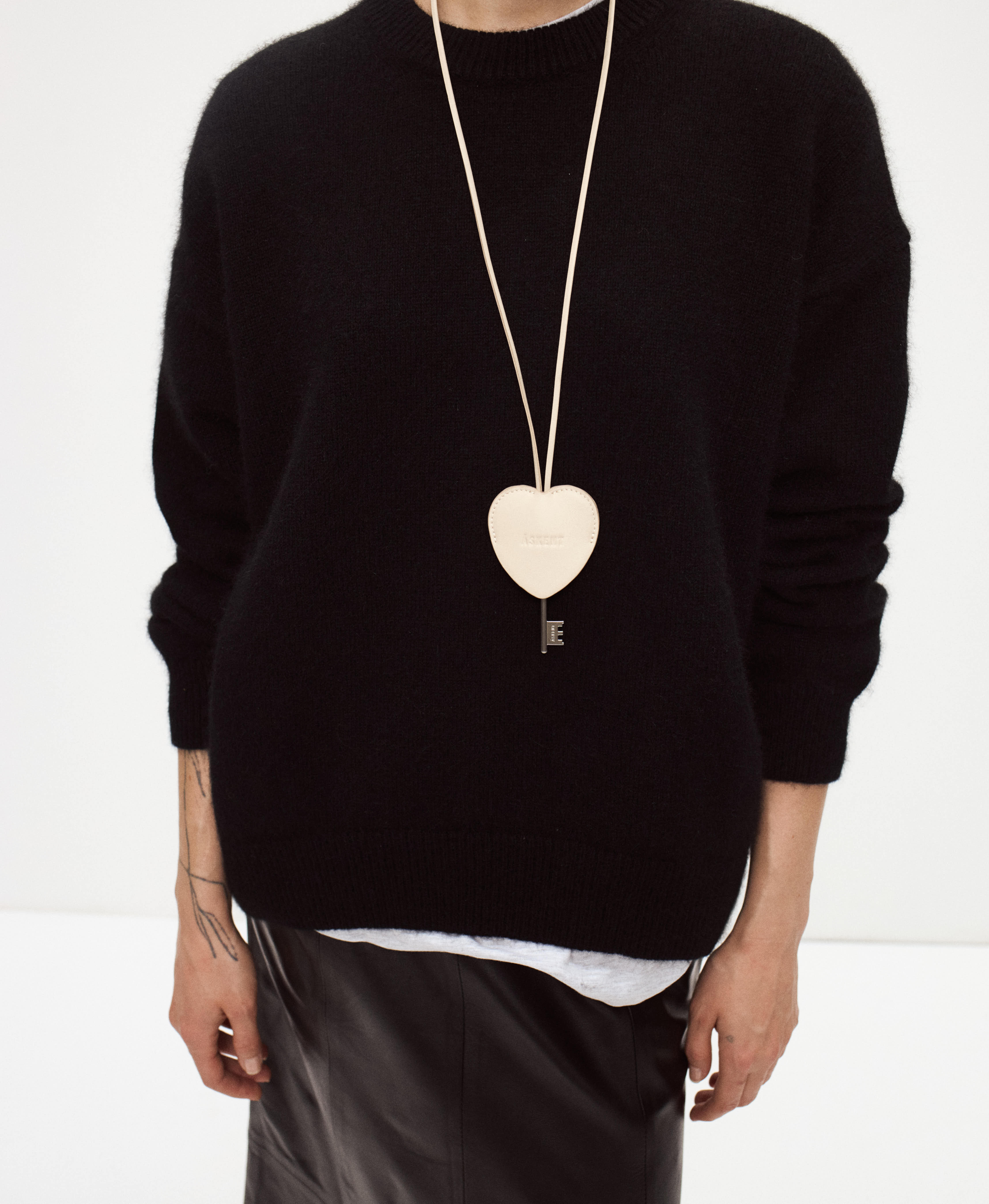 Ключница в форме сердца. Цвет: hummus. Вид 3