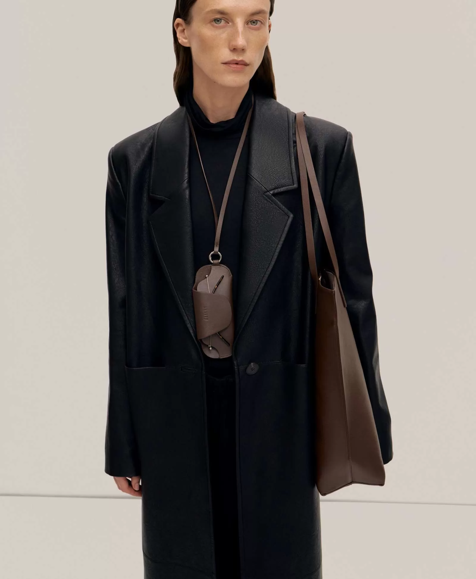 Футляр для очков. Цвет: темно-коричневый. Вид 3