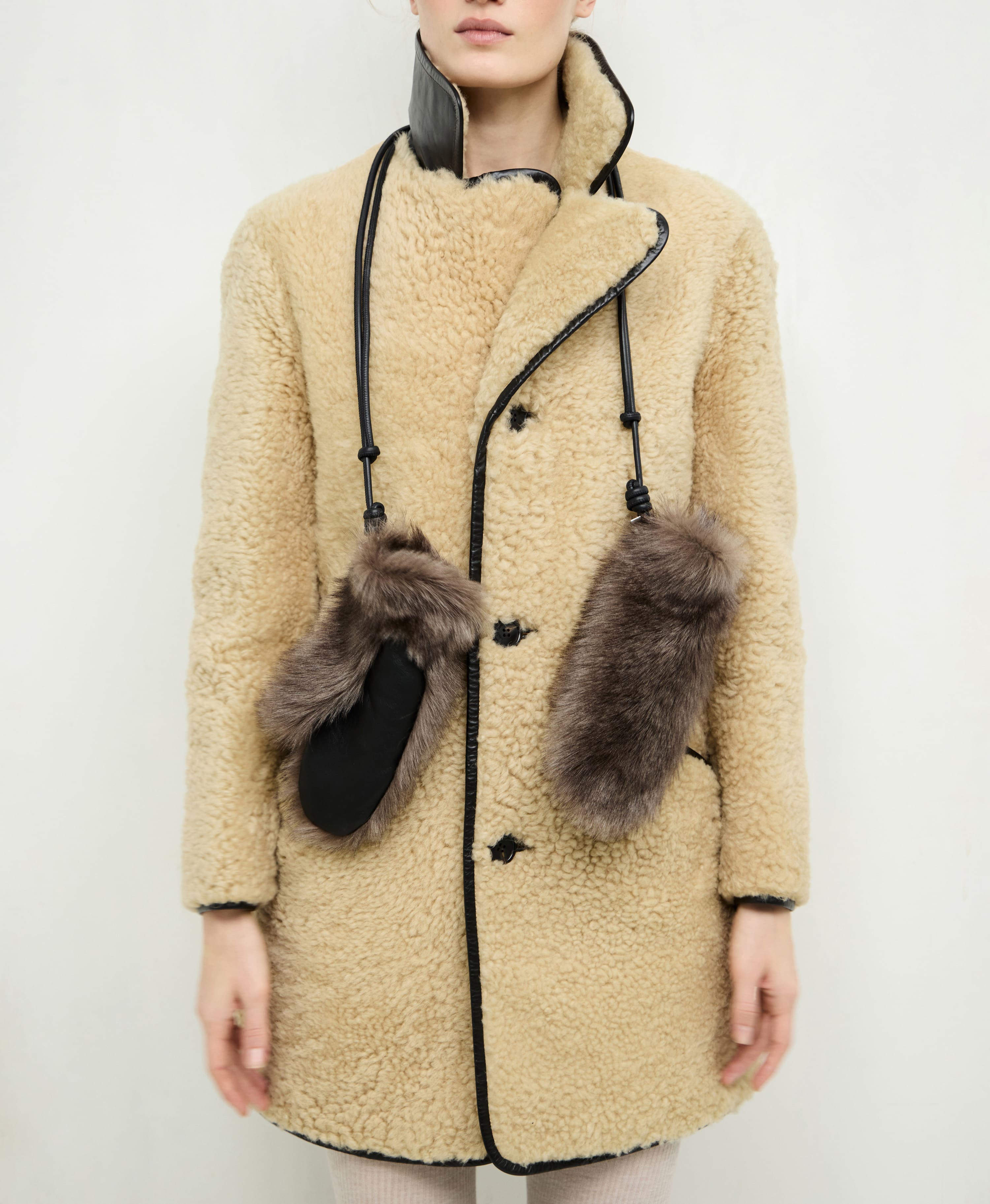 Варежки ASKENT х LUDA NIKISHINA. Вид 1