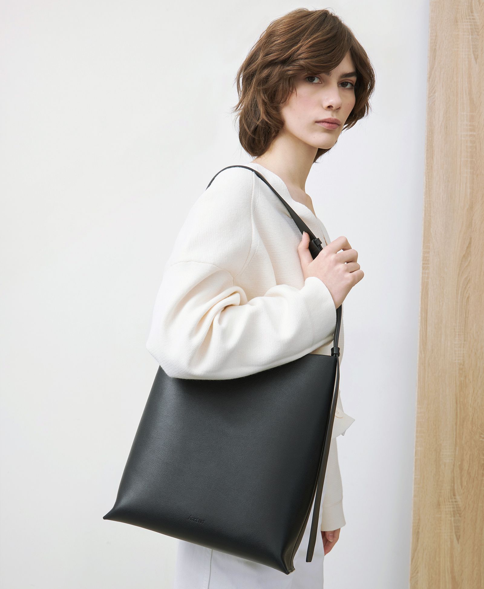 Сумка-тоут на широком ремне. Вид 1