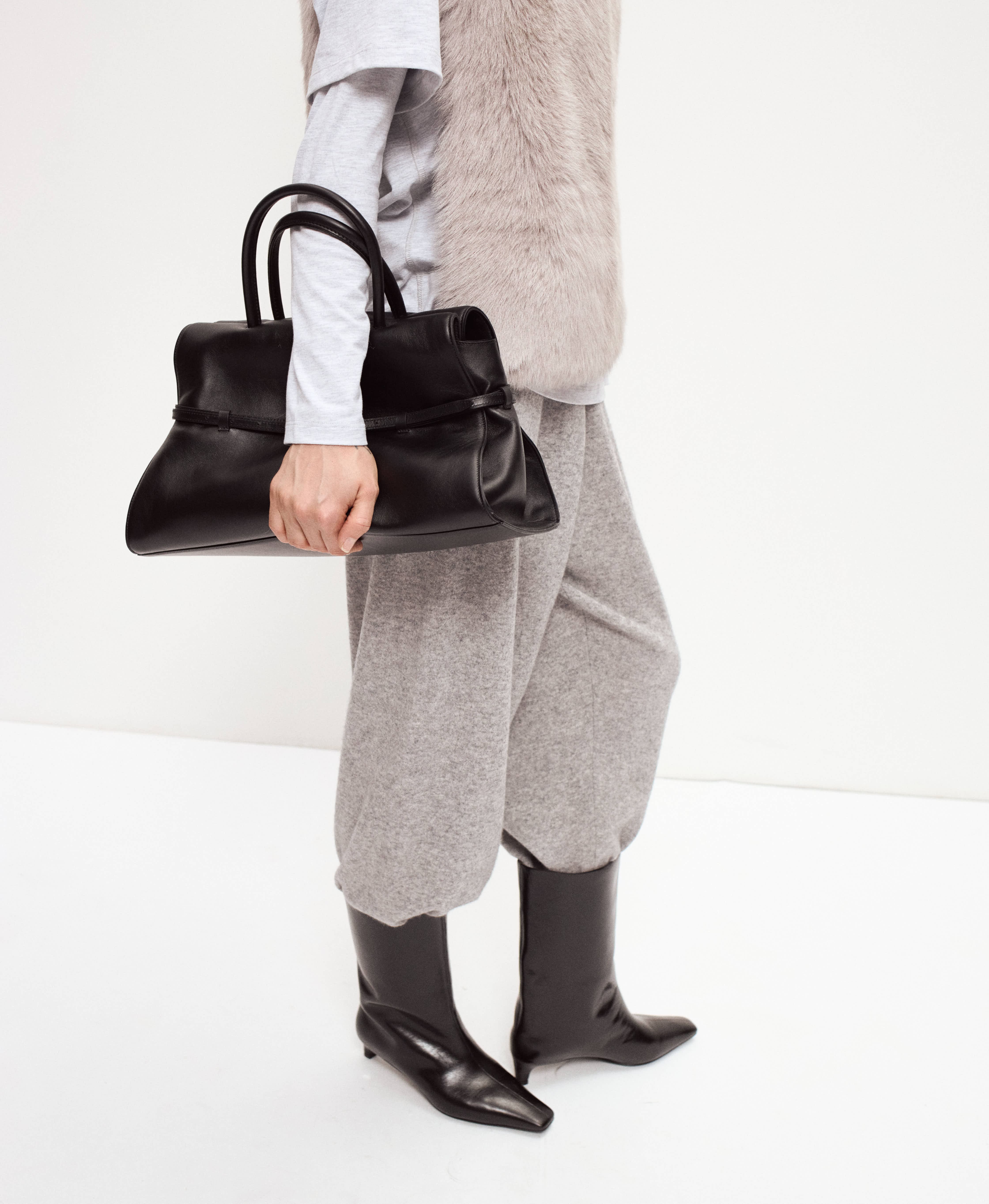 Полусапоги из глянцевой кожи. Вид 1