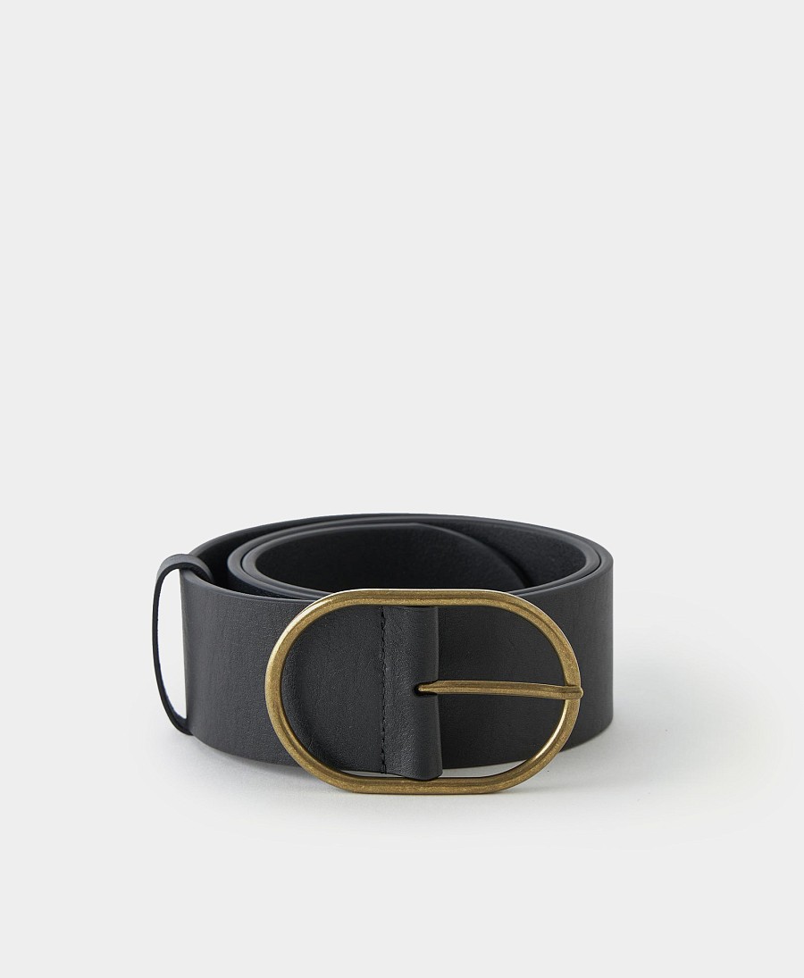 Ремень с овальной пряжкой. Вид 1