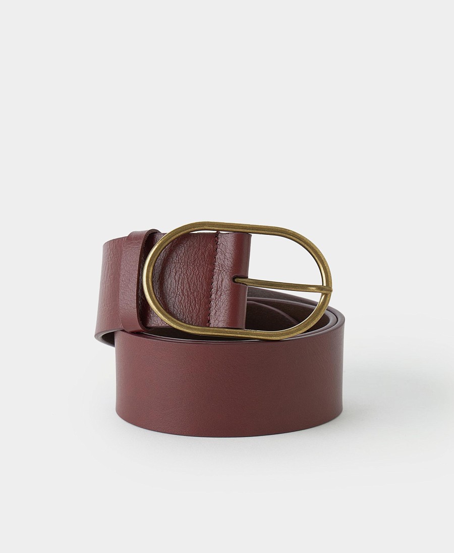 Ремень с овальной пряжкой. Вид 1