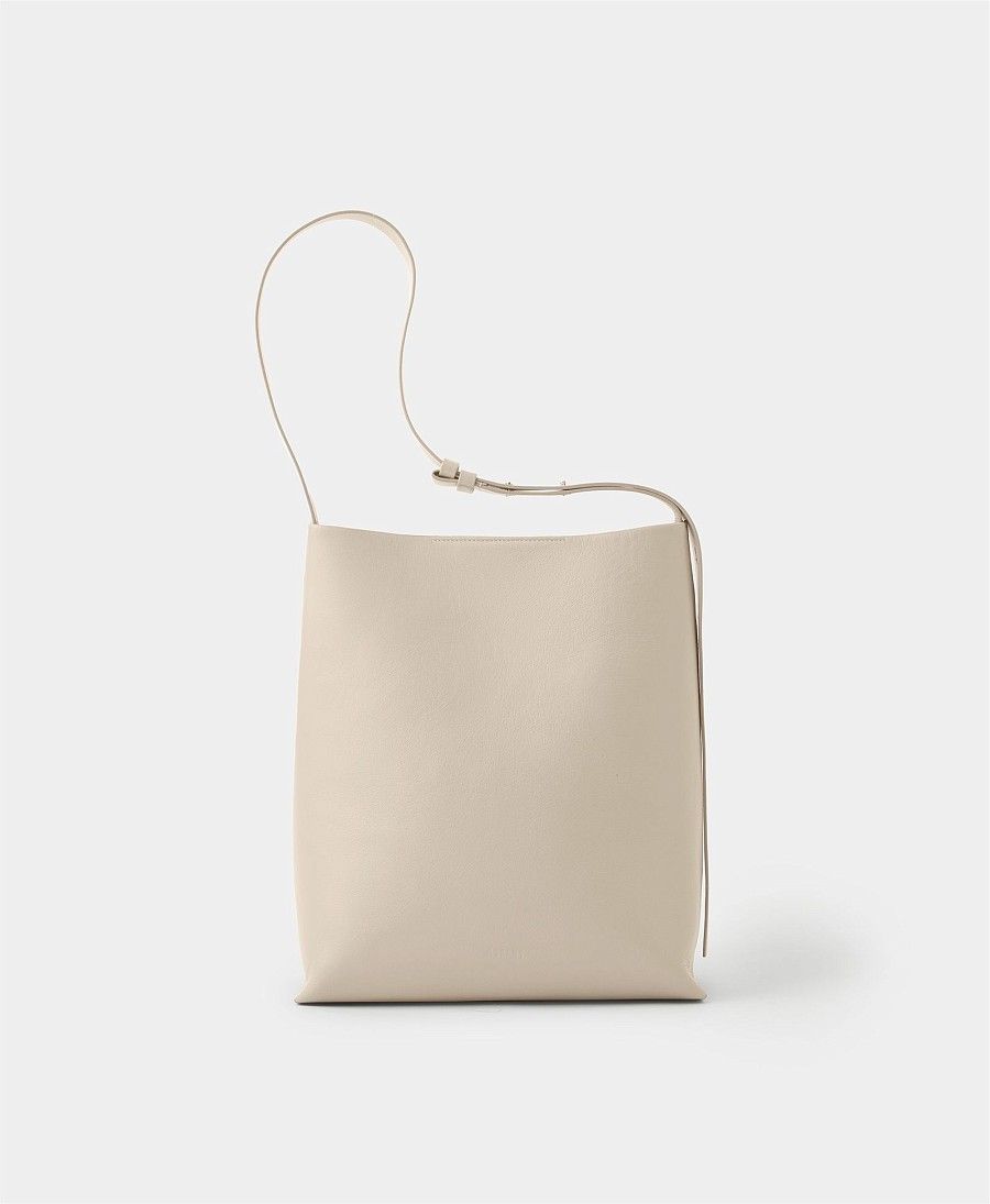 Сумка-тоут на широком ремне. Вид 1