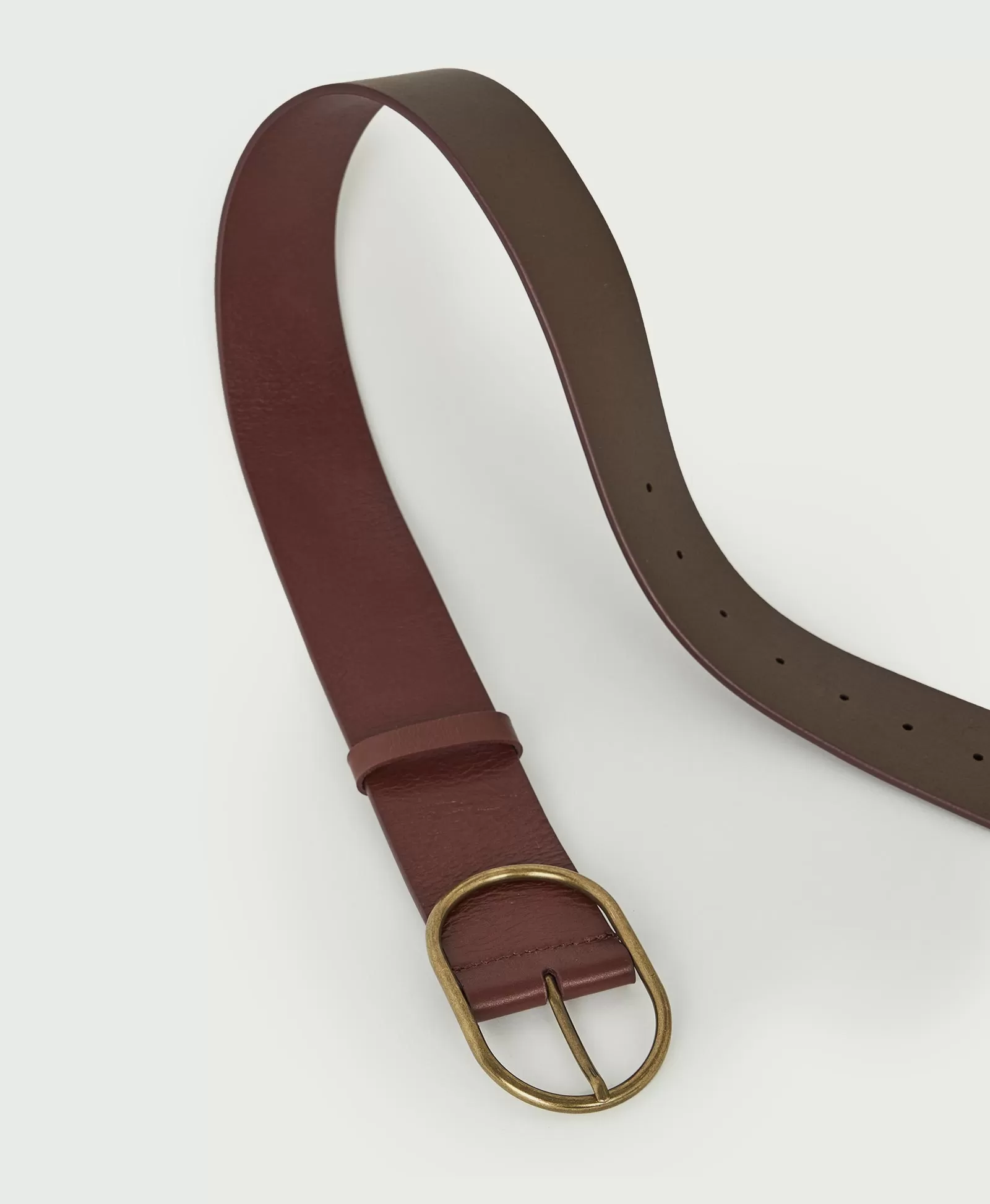 Ремень с овальной пряжкой. Цвет: бордовый. Вид 3