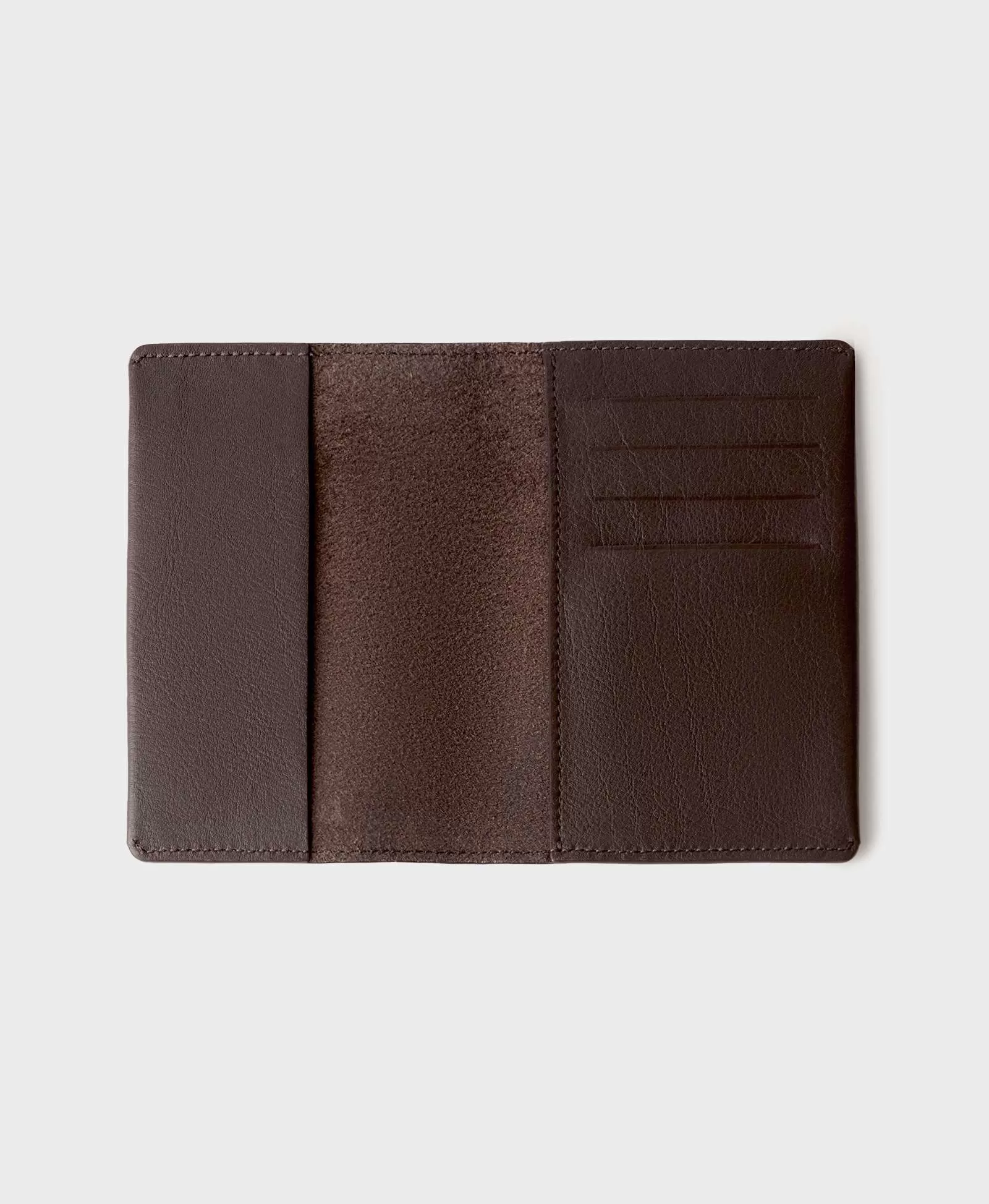 ОБЛОЖКА ДЛЯ ПАСПОРТА С ОТДЕЛЕНИЯМИ ДЛЯ КАРТ. Цвет: темно-коричневый. Вид 2