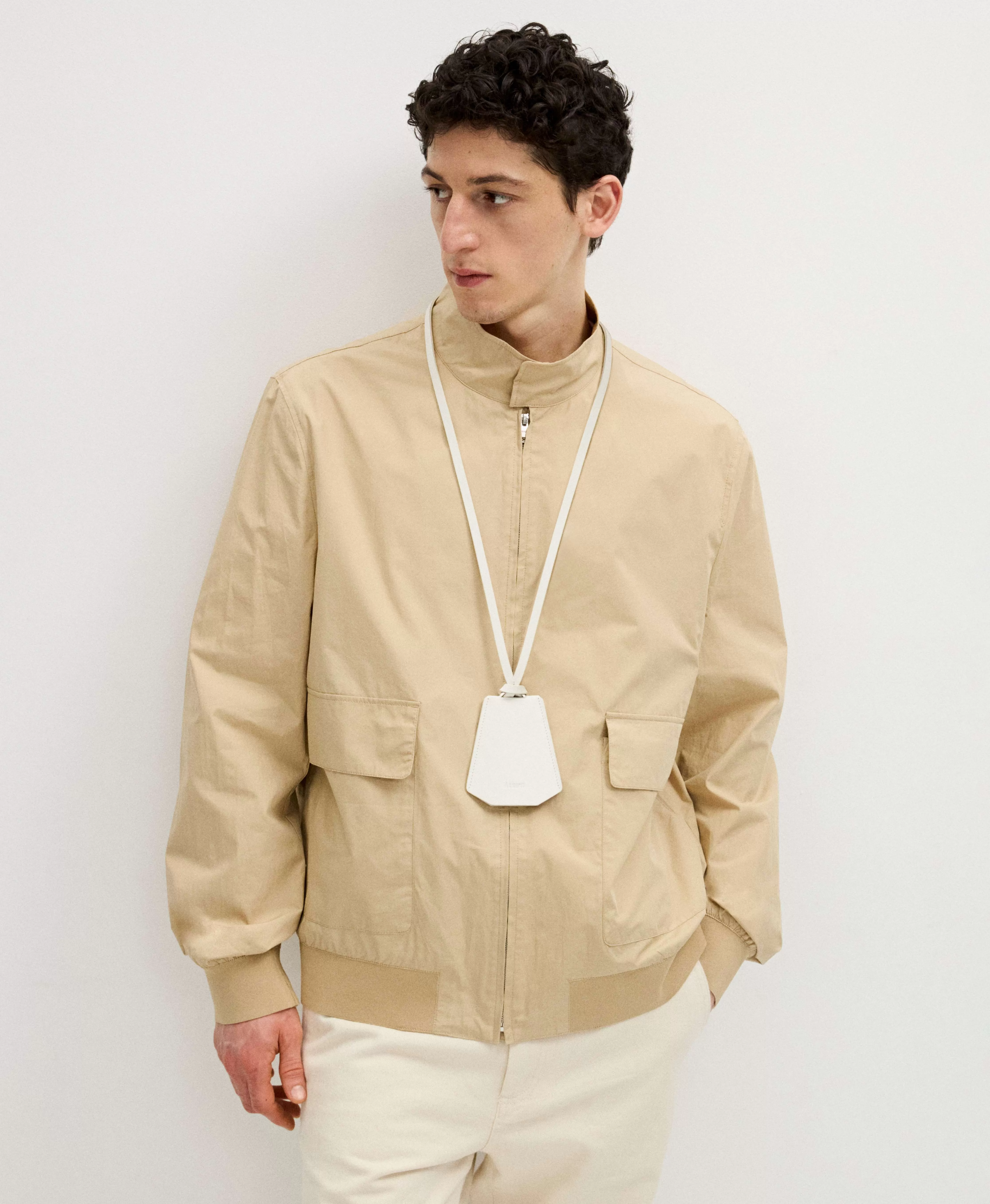 КЛЮЧНИЦА НА ДЛИННОМ РЕМНЕ. Цвет: off white. Вид 3