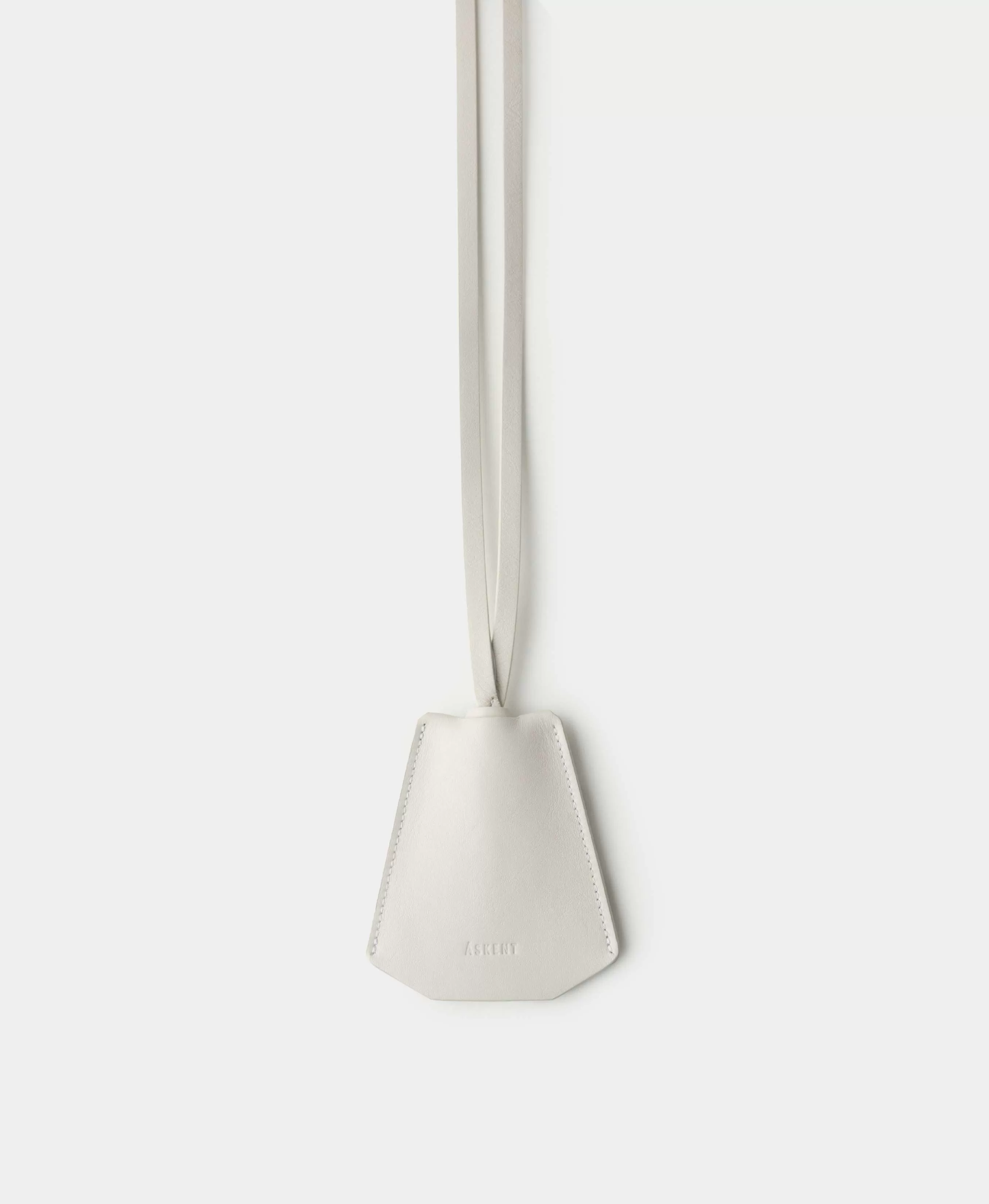 КЛЮЧНИЦА НА ДЛИННОМ РЕМНЕ. Цвет: off white. Вид 1