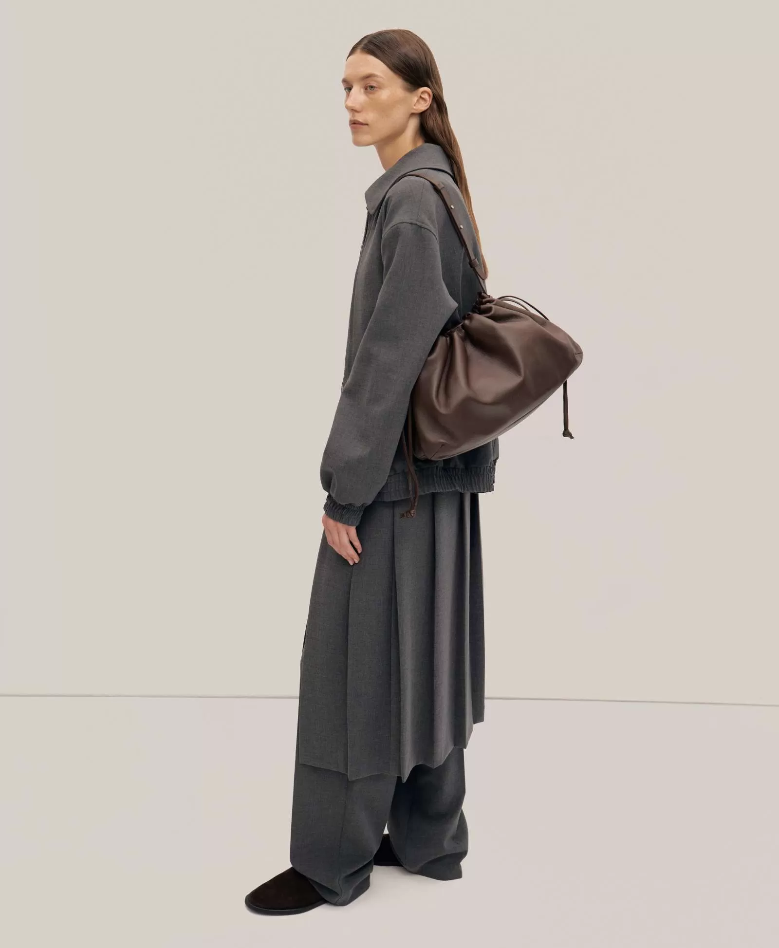 POUCH BAG / MAXI. Цвет: dark oak. Вид 2