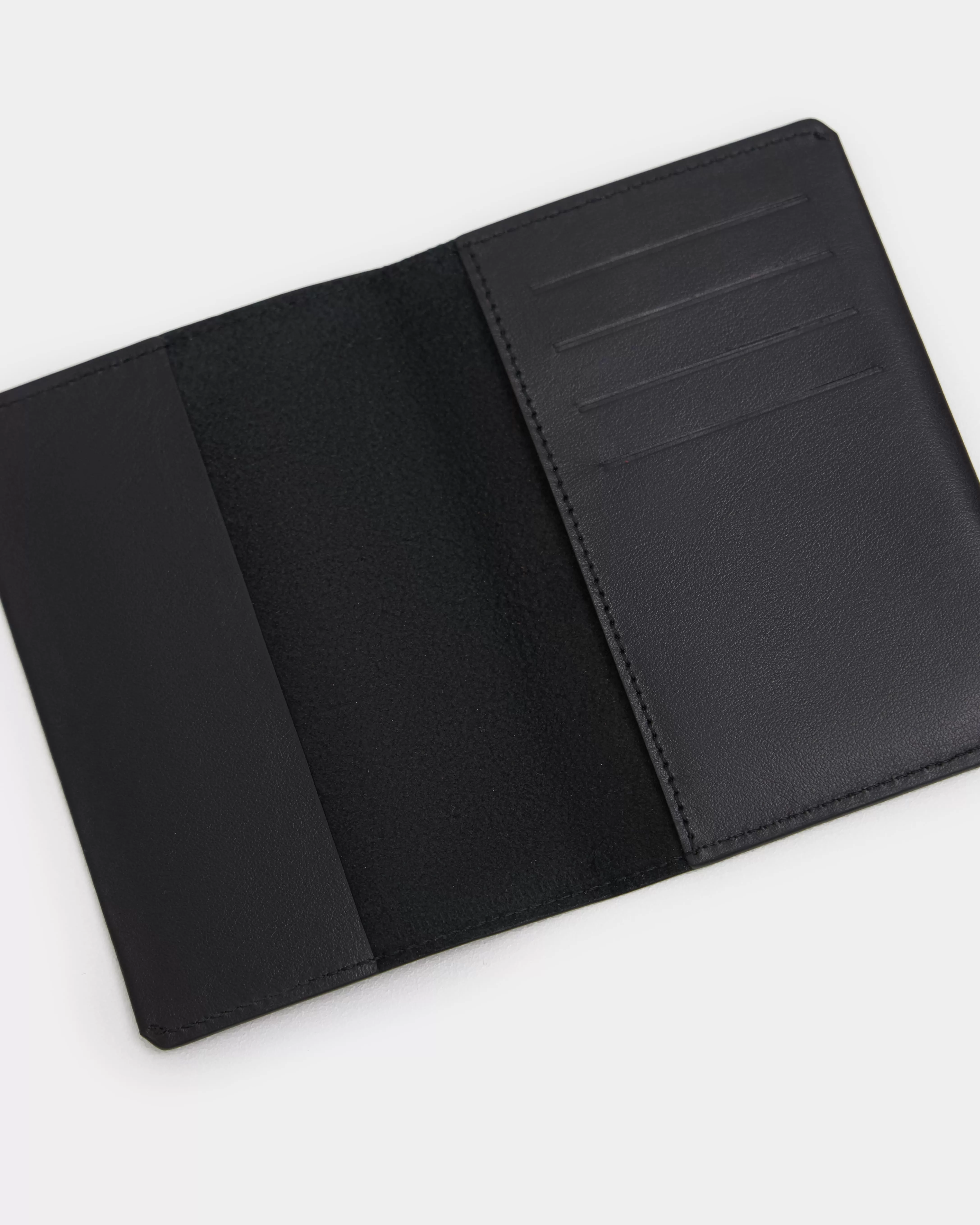 ОБЛОЖКА ДЛЯ ПАСПОРТА С ОТДЕЛЕНИЯМИ ДЛЯ КАРТ. Цвет: black. Вид 2