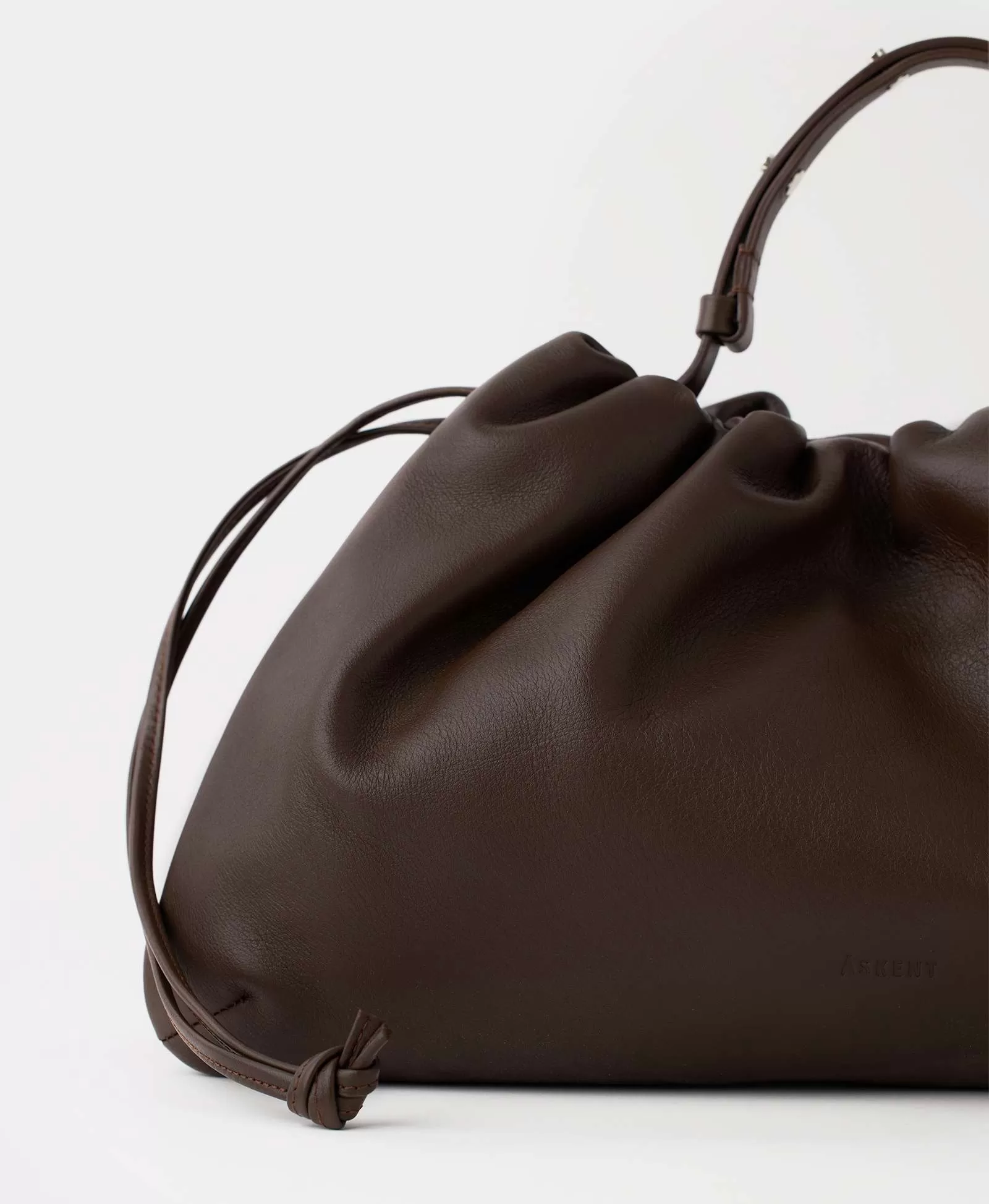 POUCH BAG / MAXI. Цвет: dark oak. Вид 4