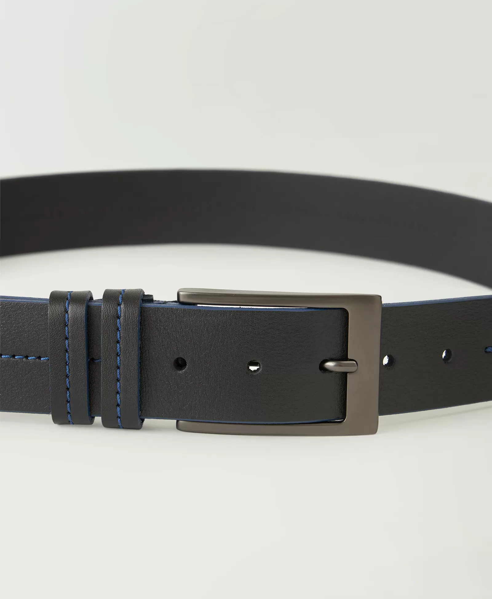 Ремень с синим декором. Цвет: черный. Вид 4