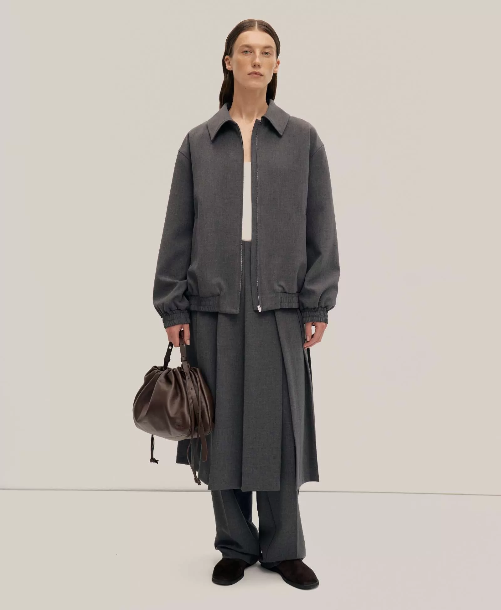 POUCH BAG / MAXI. Цвет: dark oak. Вид 6