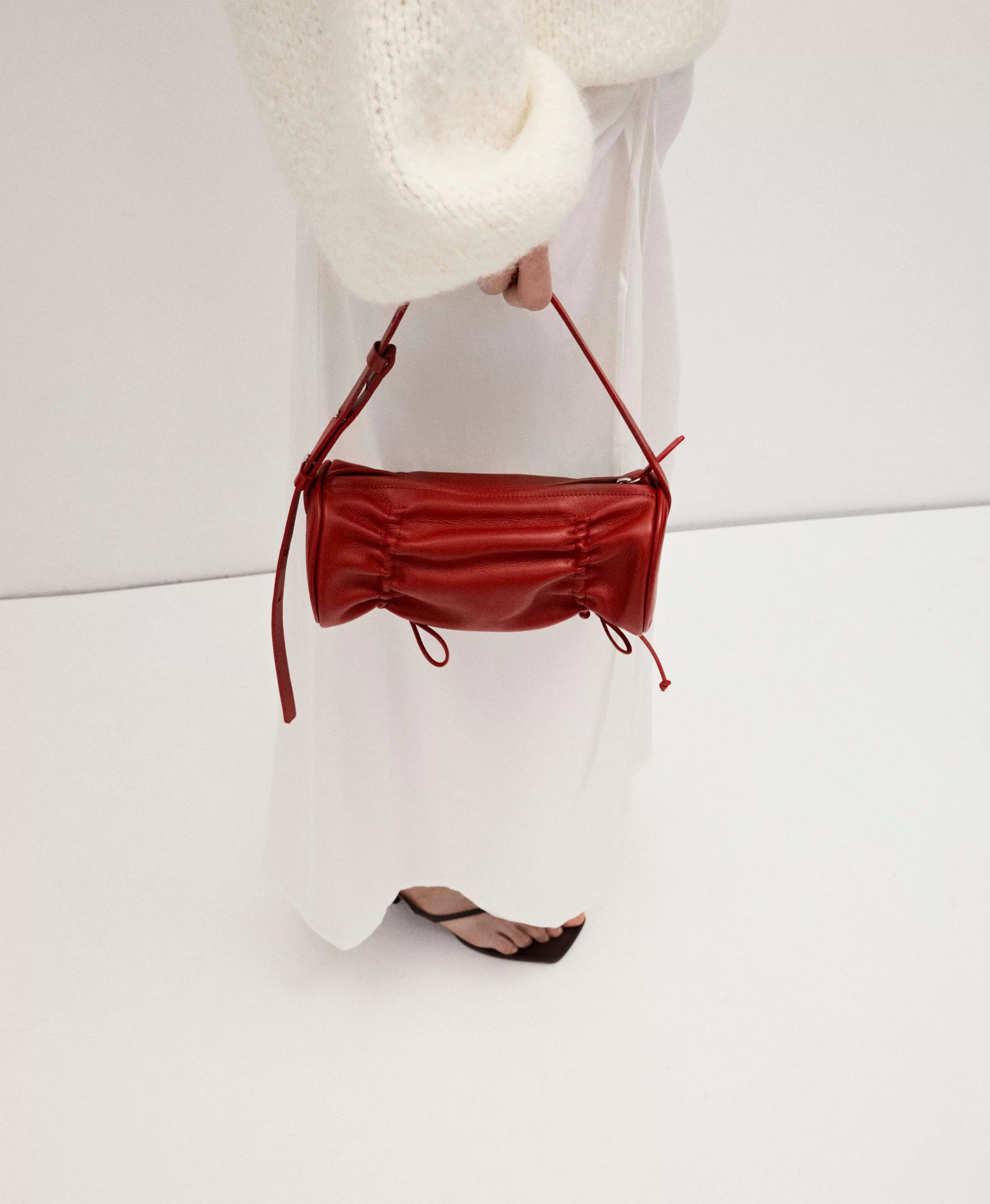 СУМКА BISSA / FOLDED. Цвет: lipstick red. Вид 3